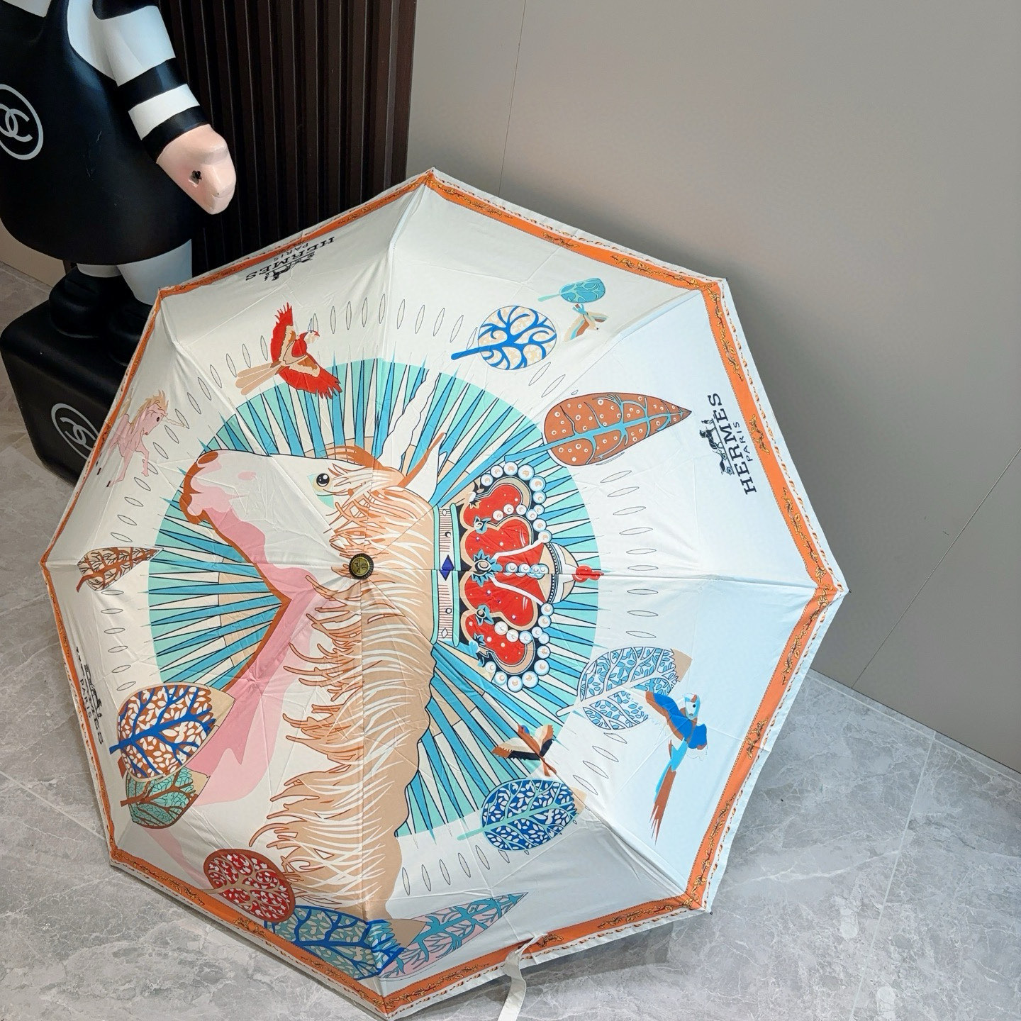 爱马仕（Hermès）   新款 极品H家三折自动伞重磅呈现 以其精湛的工艺技术和源源不断的想像力 新涂
