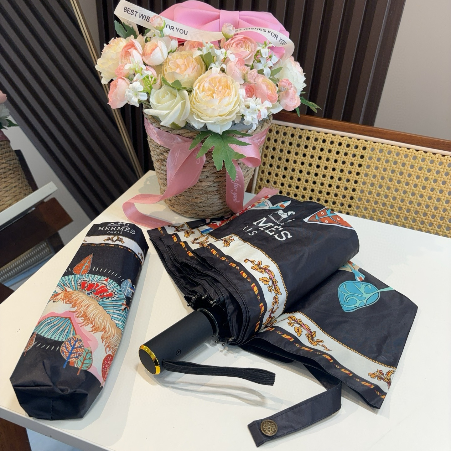 爱马仕（Hermès）   新款 极品H家三折自动伞重磅呈现 以其精湛的工艺技术和源源不断的想像力 新涂