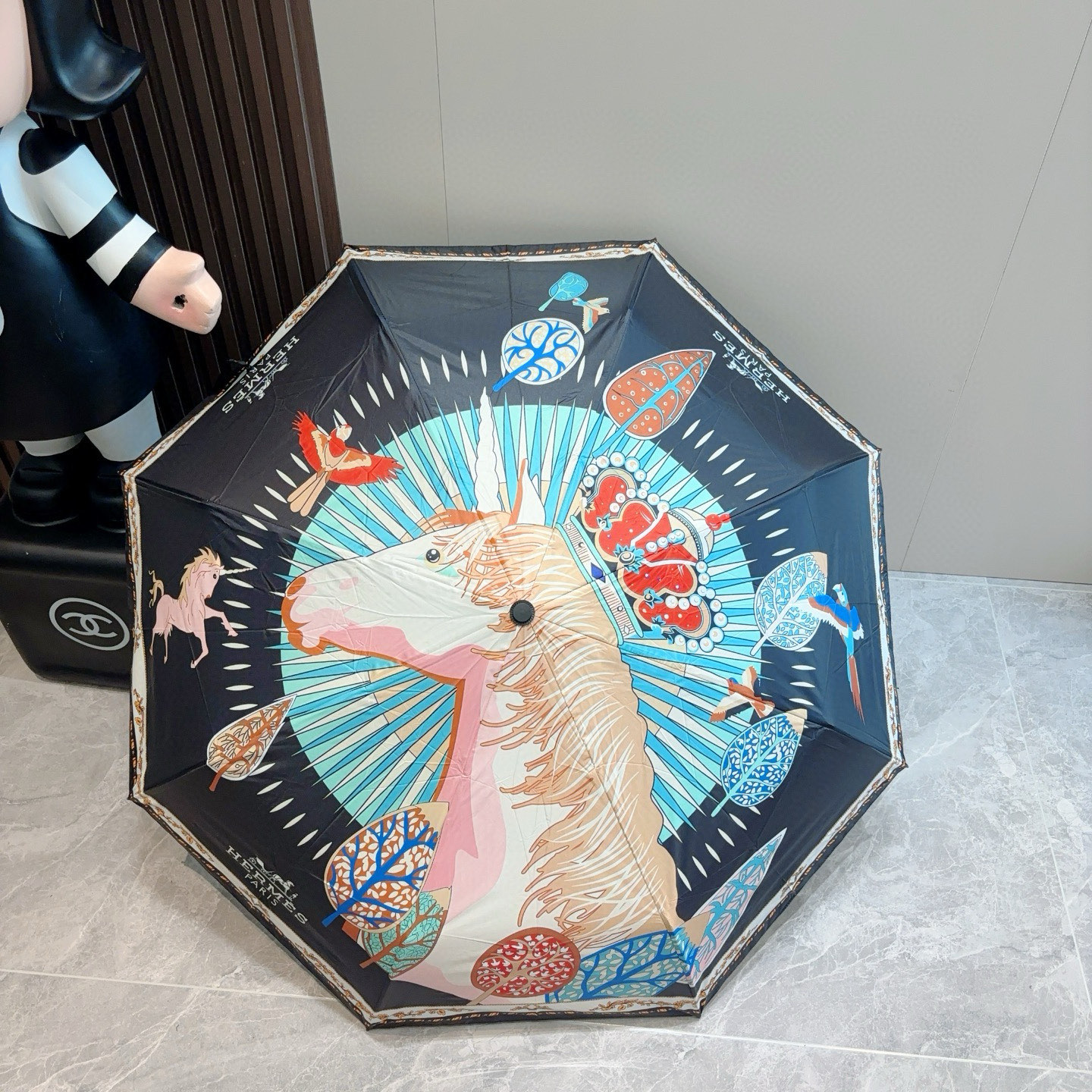 爱马仕（Hermès）   新款 极品H家三折自动伞重磅呈现 以其精湛的工艺技术和源源不断的想像力 新涂