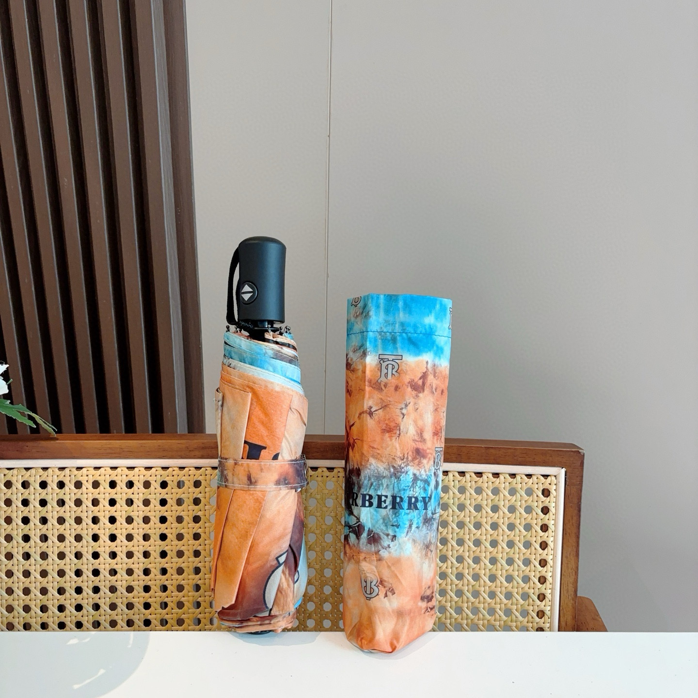  BURBERRY（巴宝莉） 三折自动折叠晴雨伞 年度巅峰之作 经典 高雅 时髦 这就是被称为英国BUR