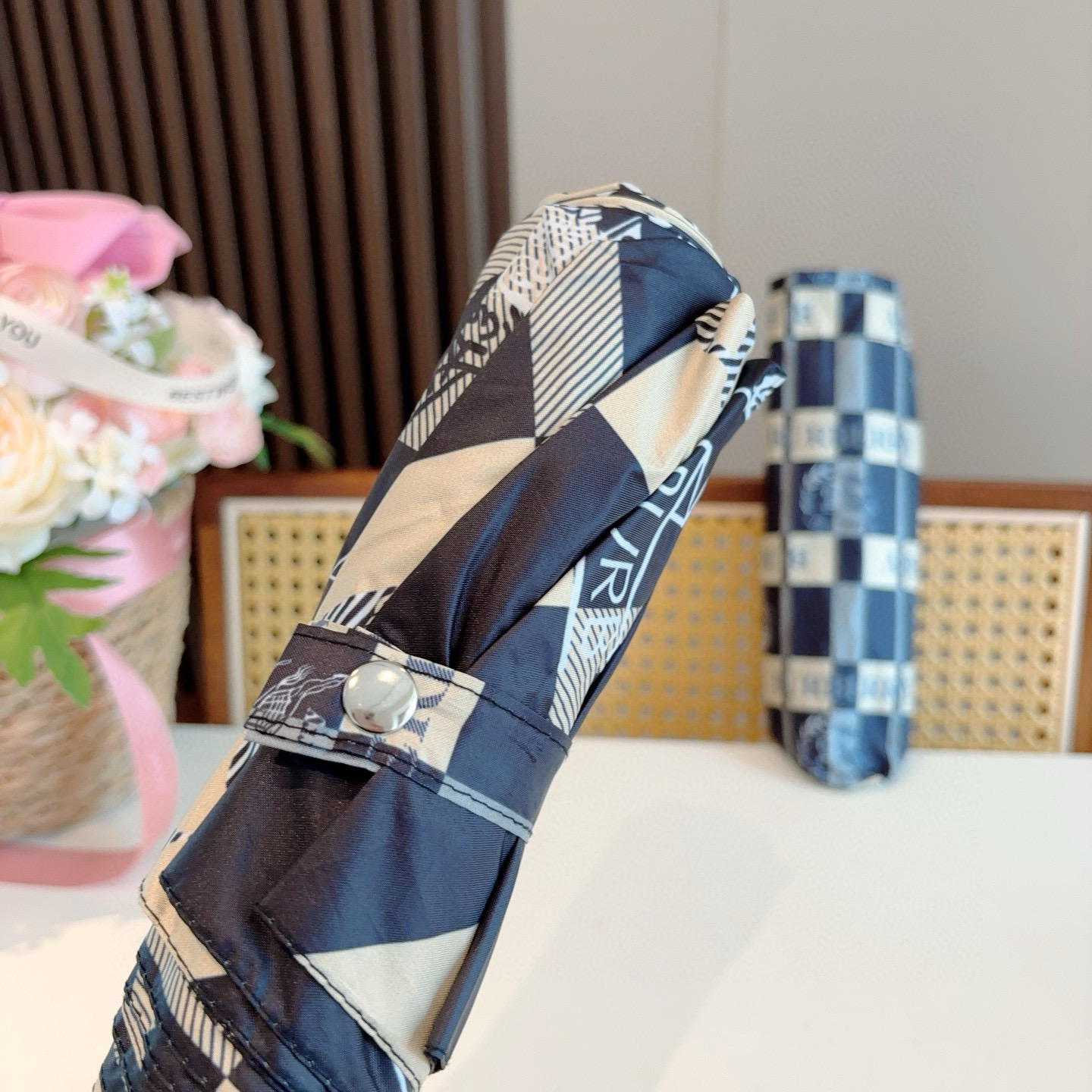  BURBERRY（巴宝莉） 三折自动折叠晴雨伞 年度巅峰之作 经典 高雅 时髦 这就是被称为英国BUR