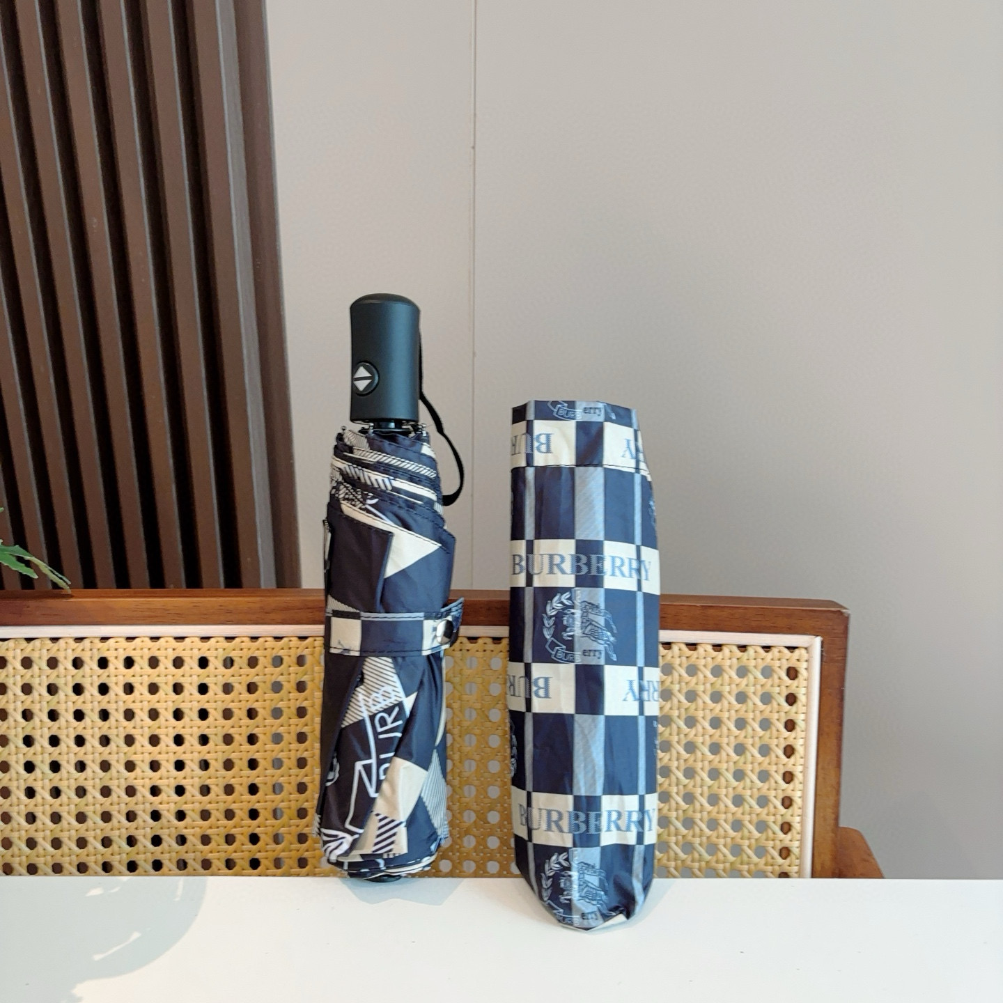  BURBERRY（巴宝莉） 三折自动折叠晴雨伞 年度巅峰之作 经典 高雅 时髦 这就是被称为英国BUR