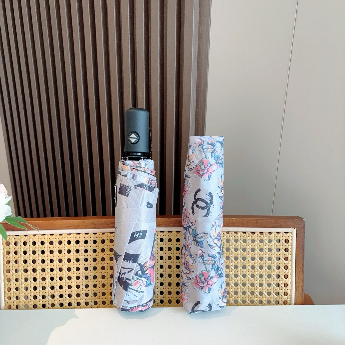  CHANEL（香奈儿）三折自动折叠晴雨伞 选用台湾进口UV防紫外线伞布 原单代工级品质  