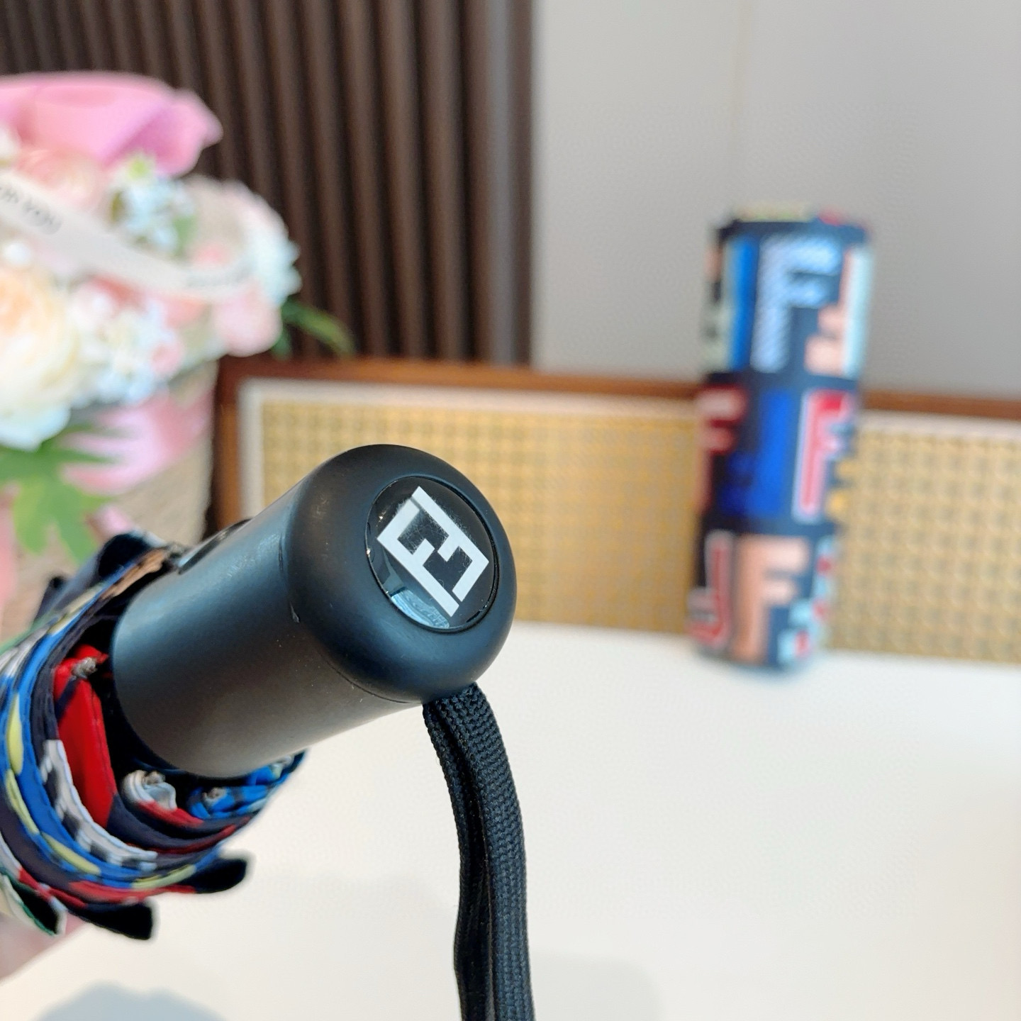  FENDI（芬迪）三折自动折叠晴雨伞 年度最新火爆单品  原单代工级品质 第一代210T碰击布防嗮拒水