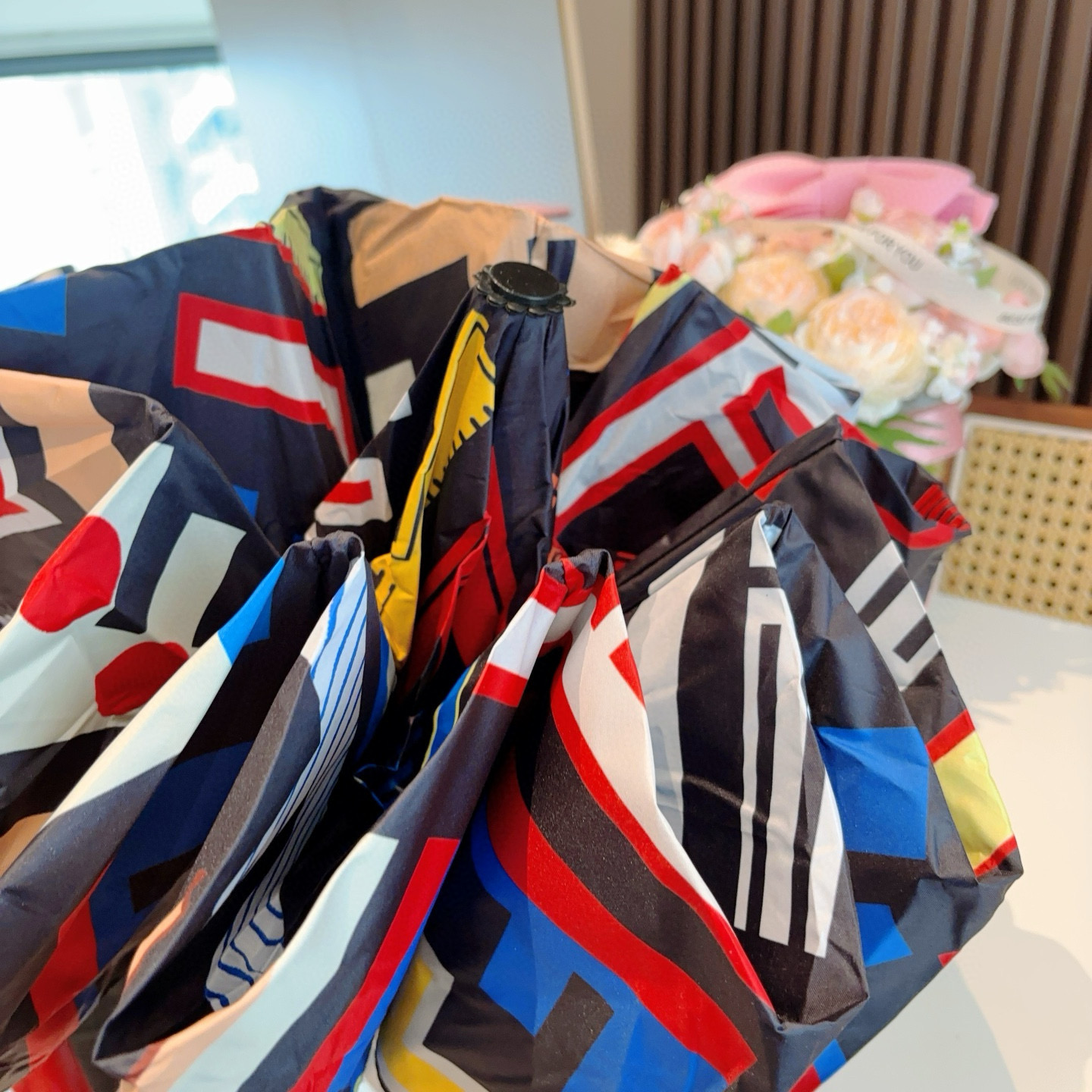 FENDI（芬迪）三折自动折叠晴雨伞 年度最新火爆单品  原单代工级品质 第一代210T碰击布防嗮拒水