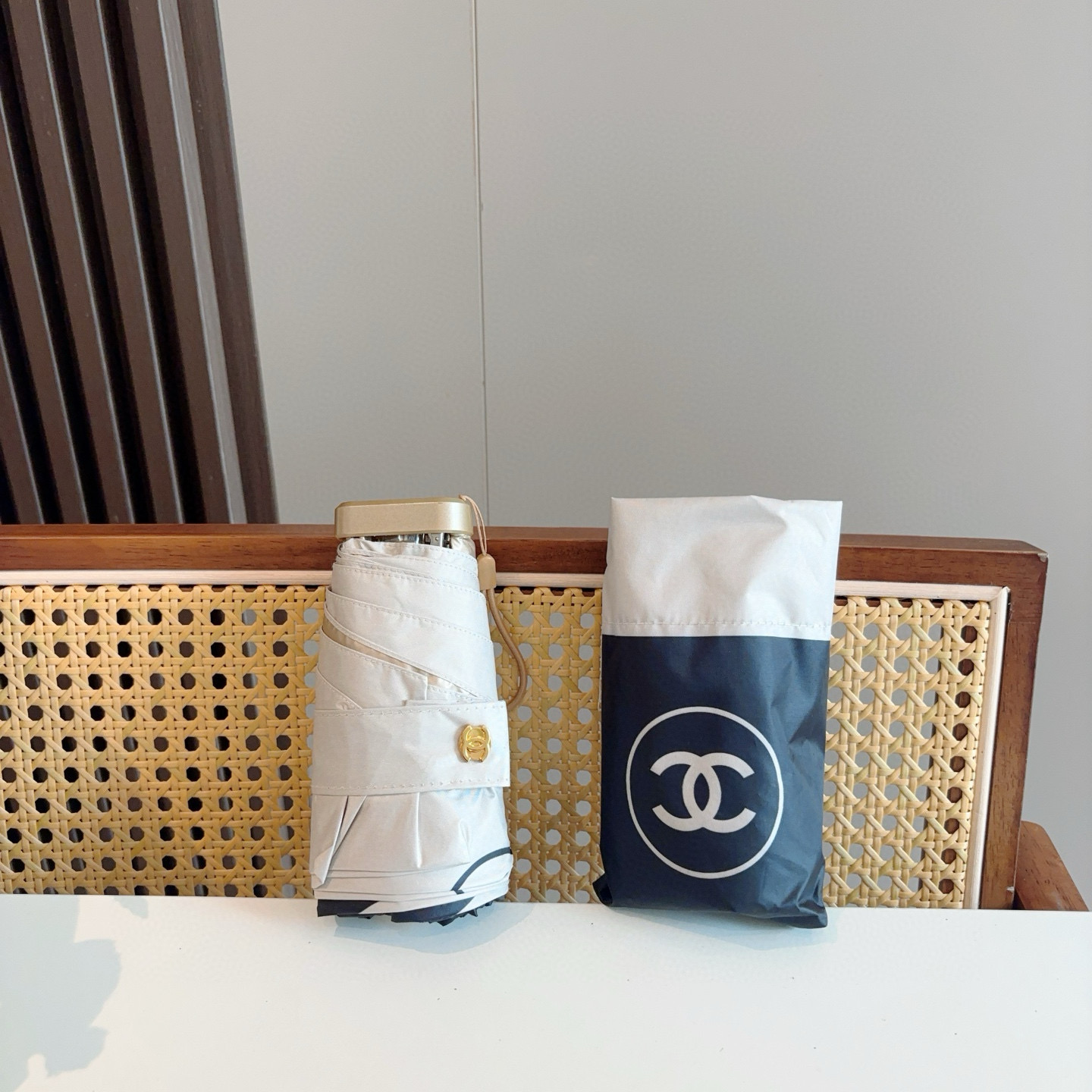  Chanel香奈儿 拼接五折小巧 配送链包 配套包装盒 链包可放手机  时尚博主人手一套，造型神器！出