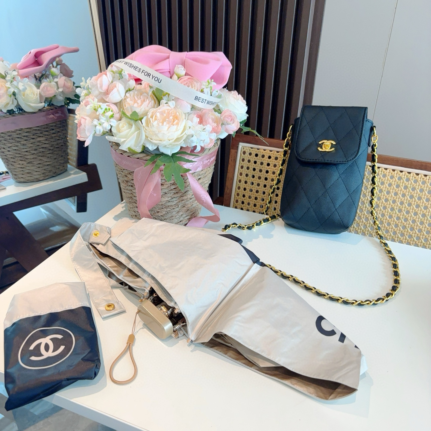  Chanel香奈儿 拼接五折小巧 配送链包 配套包装盒 链包可放手机  时尚博主人手一套，造型神器！出