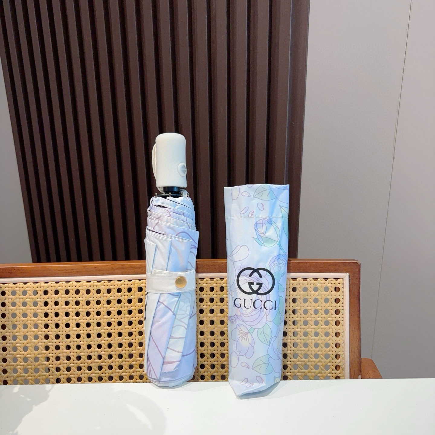  GUCCI（古奇）新款 三折自动折叠晴雨伞 选用台湾进口UV防紫外线伞布 原单代工级品质  🌹