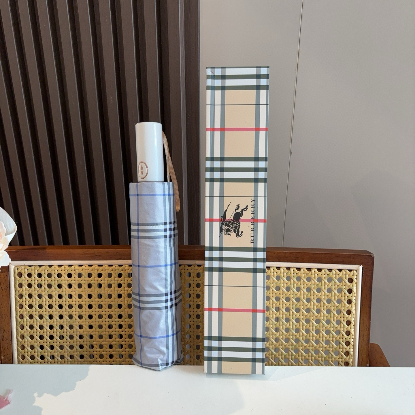  BURBERRY（巴宝莉） 三折自动折叠晴雨伞 年度巅峰之作 经典 高雅 时髦 这就是被称为英国BUR