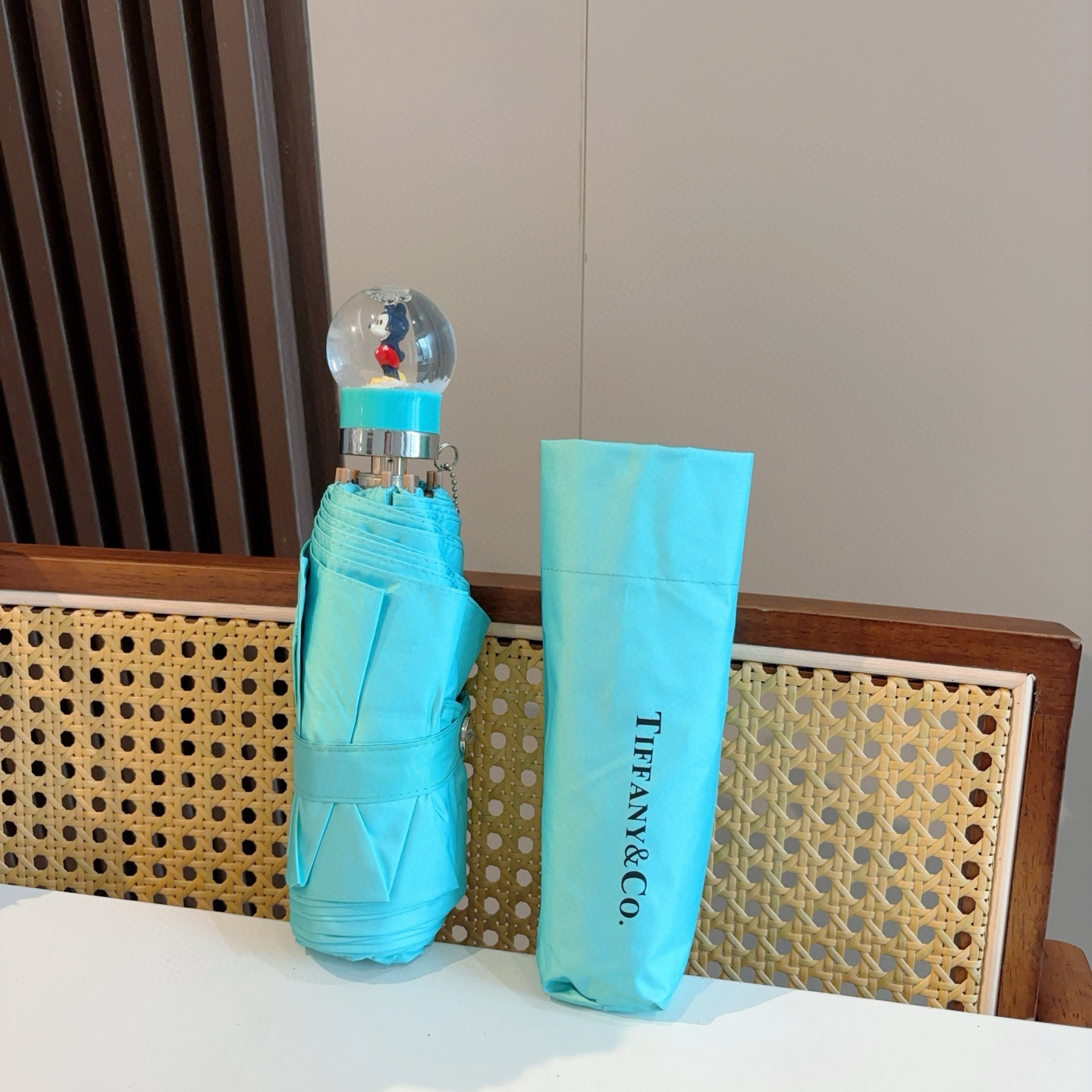  Tiffany蒂芙尼 米奇手柄 五折手开折叠晴雨伞 新款火爆来袭 夏日里的小清新 高效阻隔紫外线涂层 