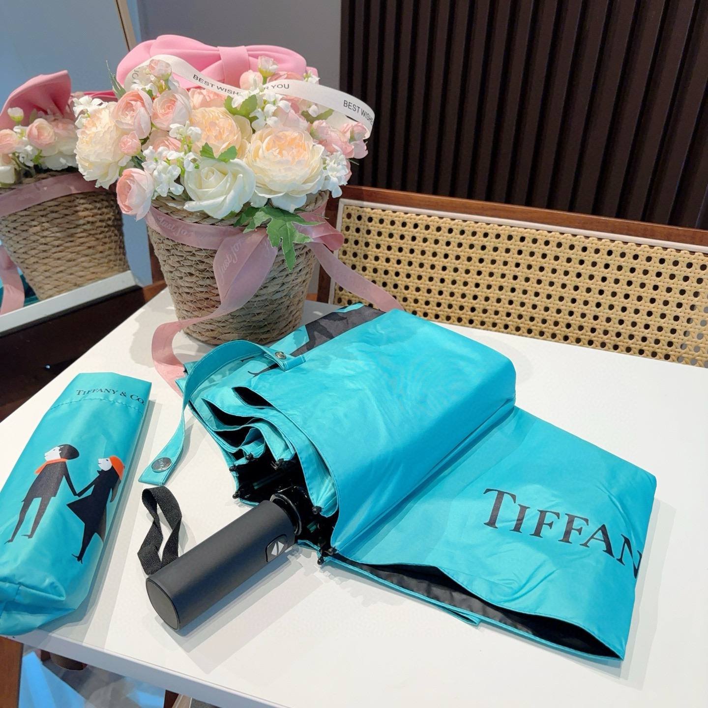  Tiffany蒂芙尼 💍时尚独特、三折自动折叠晴雨伞 火爆来袭 夏日里的小清新 高效阻隔紫外线涂层 有
