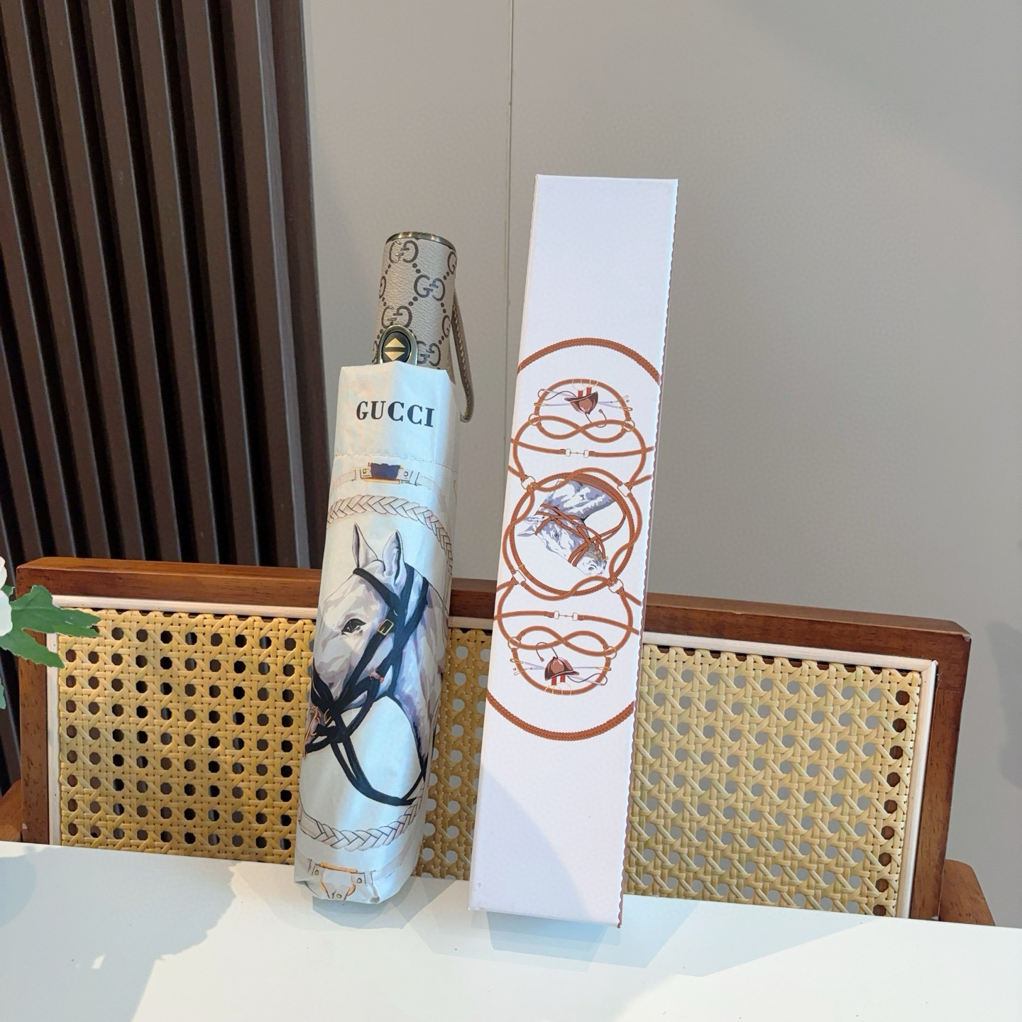  GUCCI古奇 三折自动折叠晴雨伞  时尚原单代工品质 细节精致 看得见的品质 打破一成不变 色泽纯正