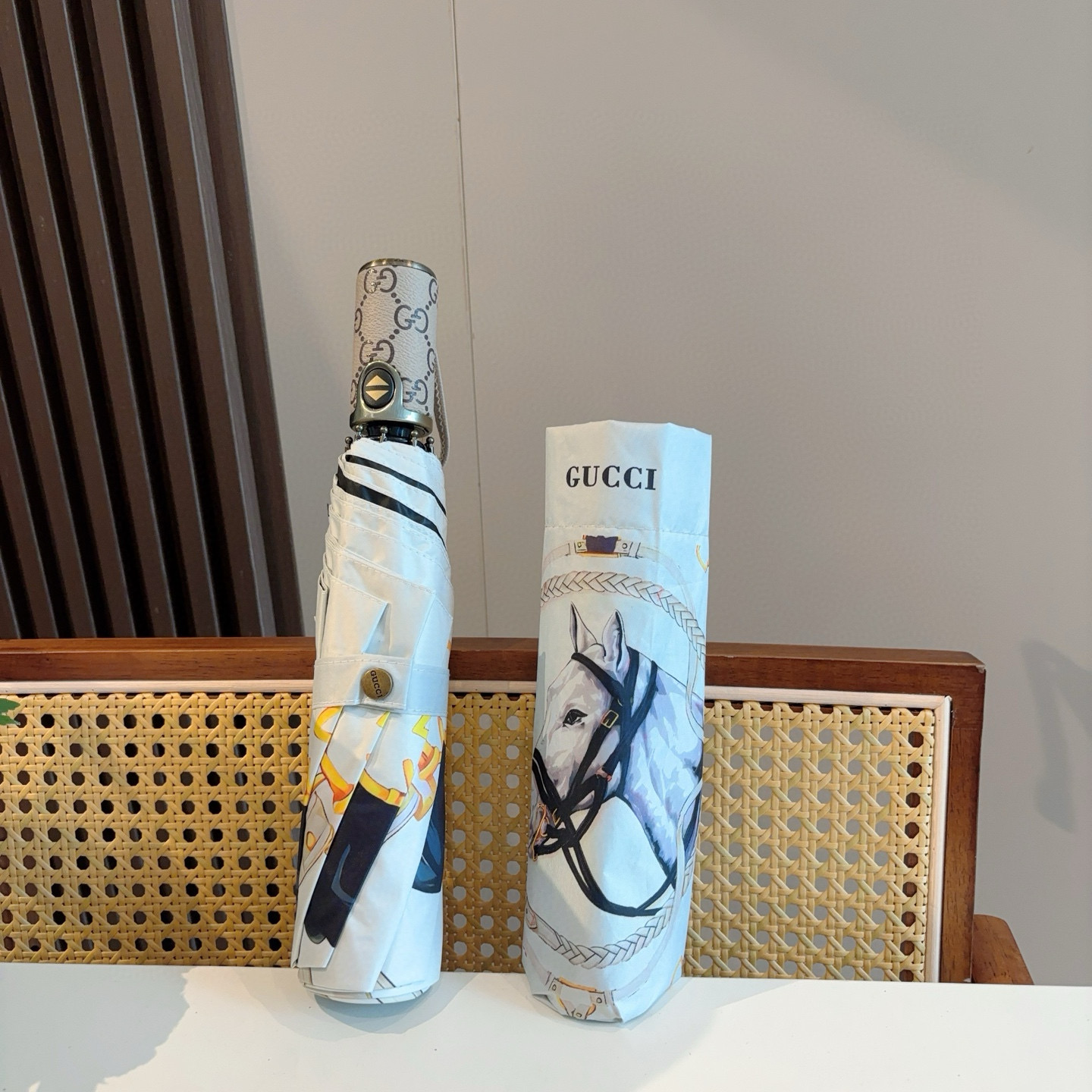  GUCCI古奇 三折自动折叠晴雨伞  时尚原单代工品质 细节精致 看得见的品质 打破一成不变 色泽纯正
