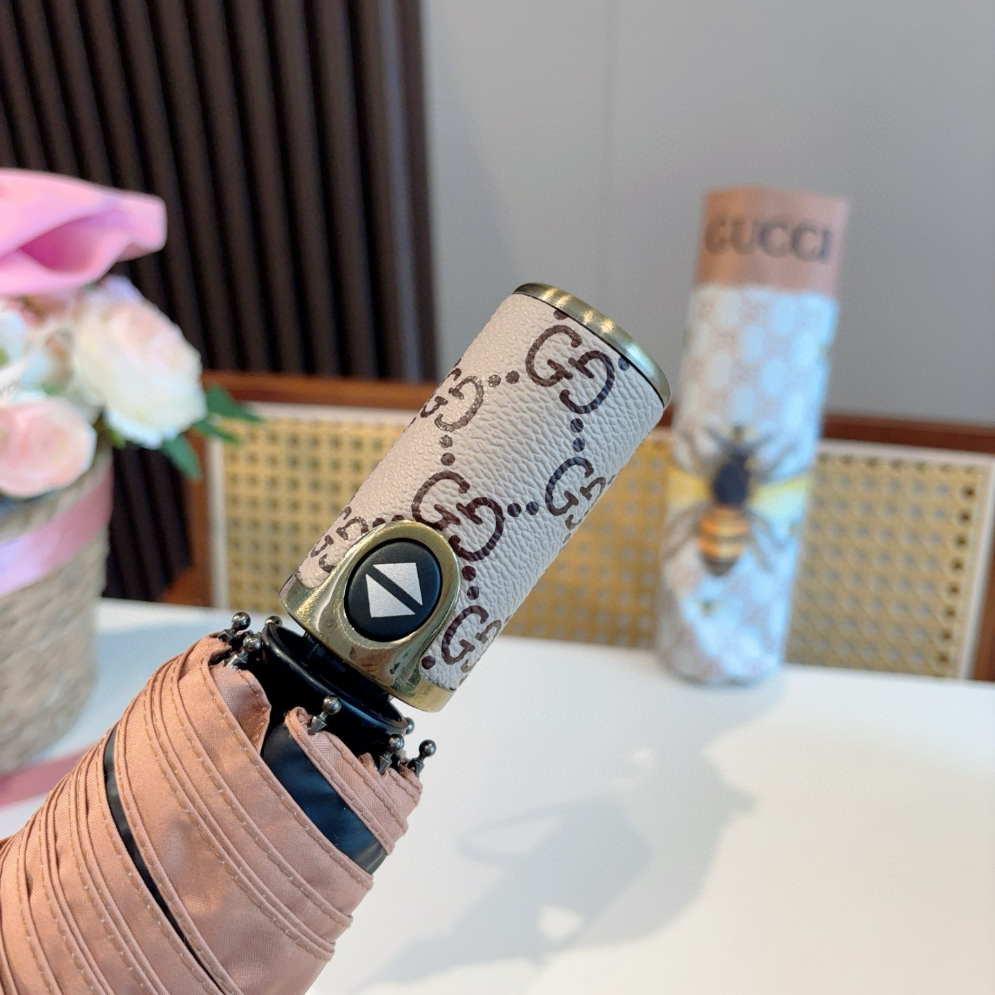  GUCCI古奇 三折自动折叠晴雨伞  时尚原单代工品质 细节精致 看得见的品质 打破一成不变 色泽纯正