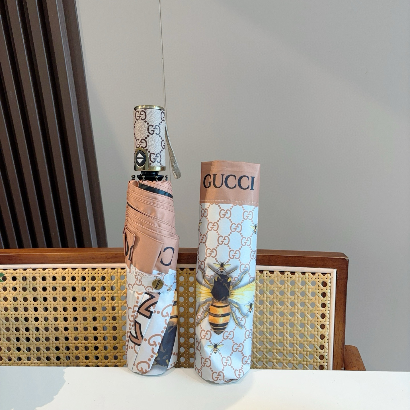  GUCCI古奇 三折自动折叠晴雨伞  时尚原单代工品质 细节精致 看得见的品质 打破一成不变 色泽纯正