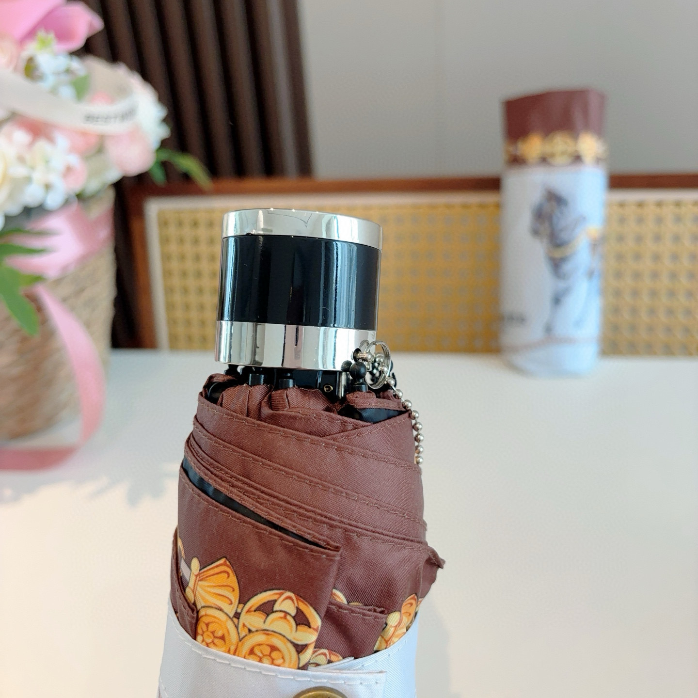 HERMÈS (爱马仕)新款 五折伞 热卖款 时尚指数爆表 不论晴天雨天使用都相得益彰 拥有它感受风从身