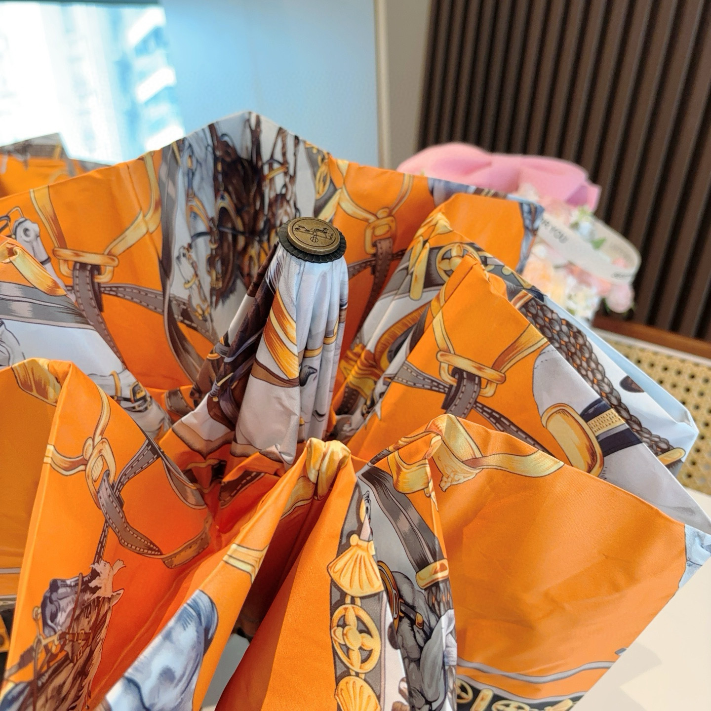 爱马仕（Hermès）   新款 极品H家三折自动伞重磅呈现 以其精湛的工艺技术和源源不断的想像力 新涂