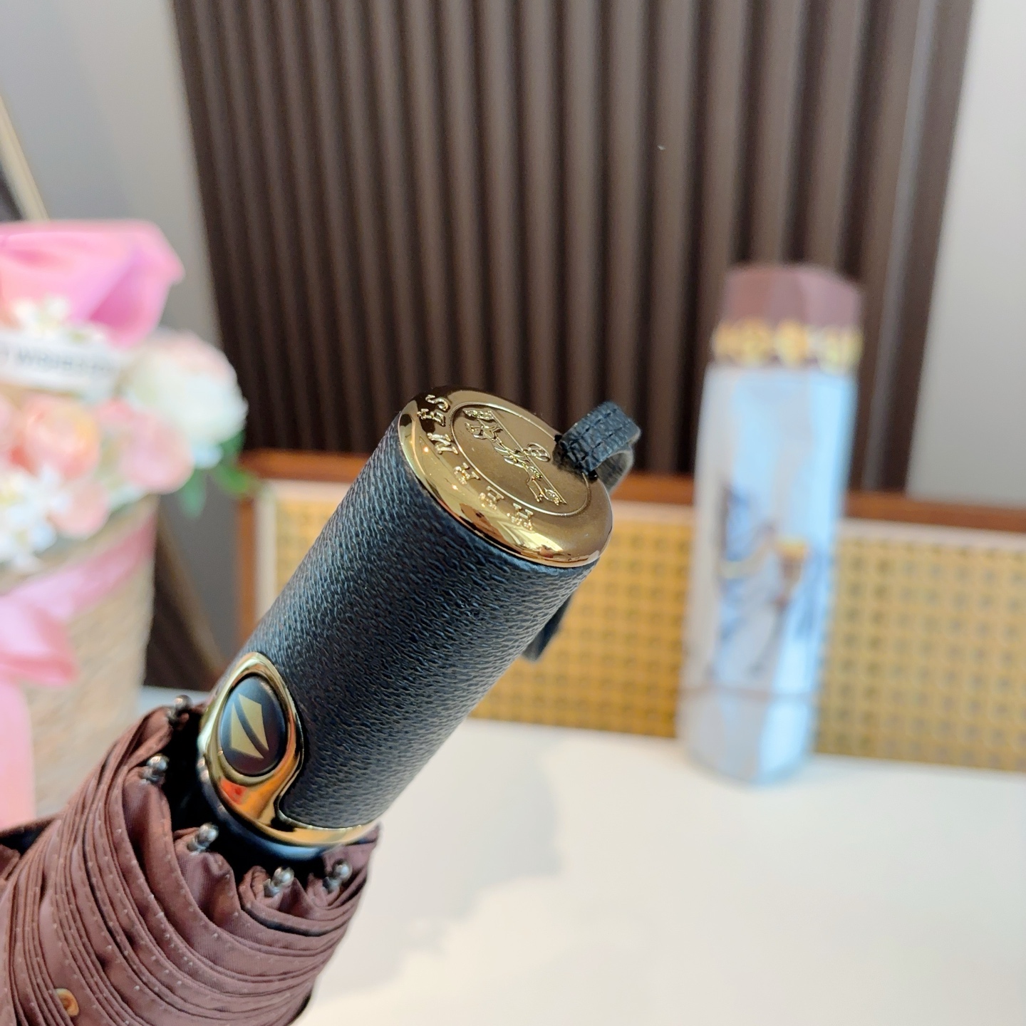 爱马仕（Hermès）   新款 极品H家三折自动伞重磅呈现 以其精湛的工艺技术和源源不断的想像力 新涂