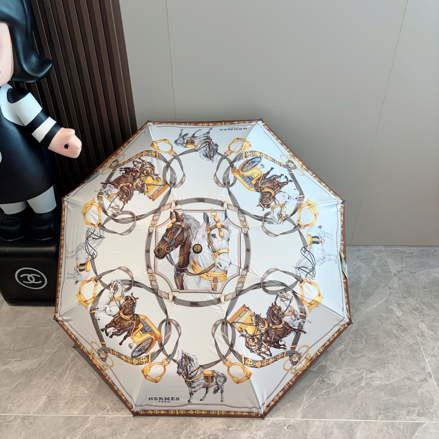 爱马仕（Hermès）   新款 极品H家三折自动伞重磅呈现 以其精湛的工艺技术和源源不断的想像力 新涂