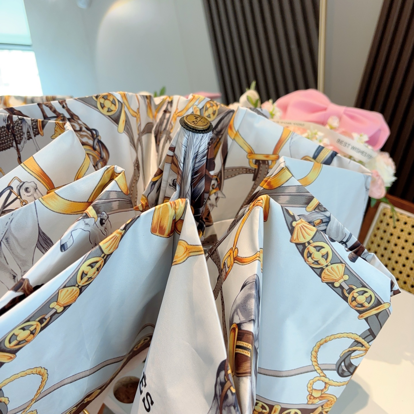 爱马仕（Hermès）   新款 极品H家三折自动伞重磅呈现 以其精湛的工艺技术和源源不断的想像力 新涂