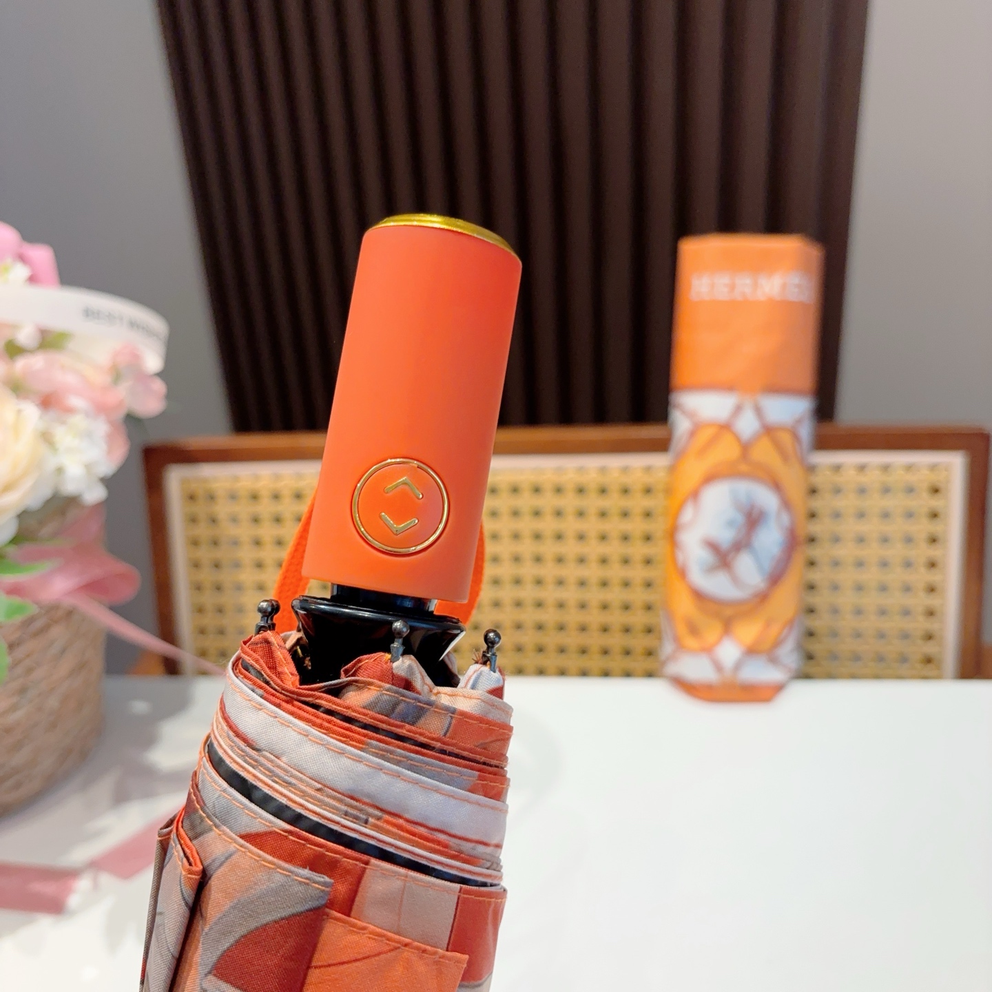 爱马仕（Hermès）   新款 极品H家三折自动伞重磅呈现 以其精湛的工艺技术和源源不断的想像力 新涂