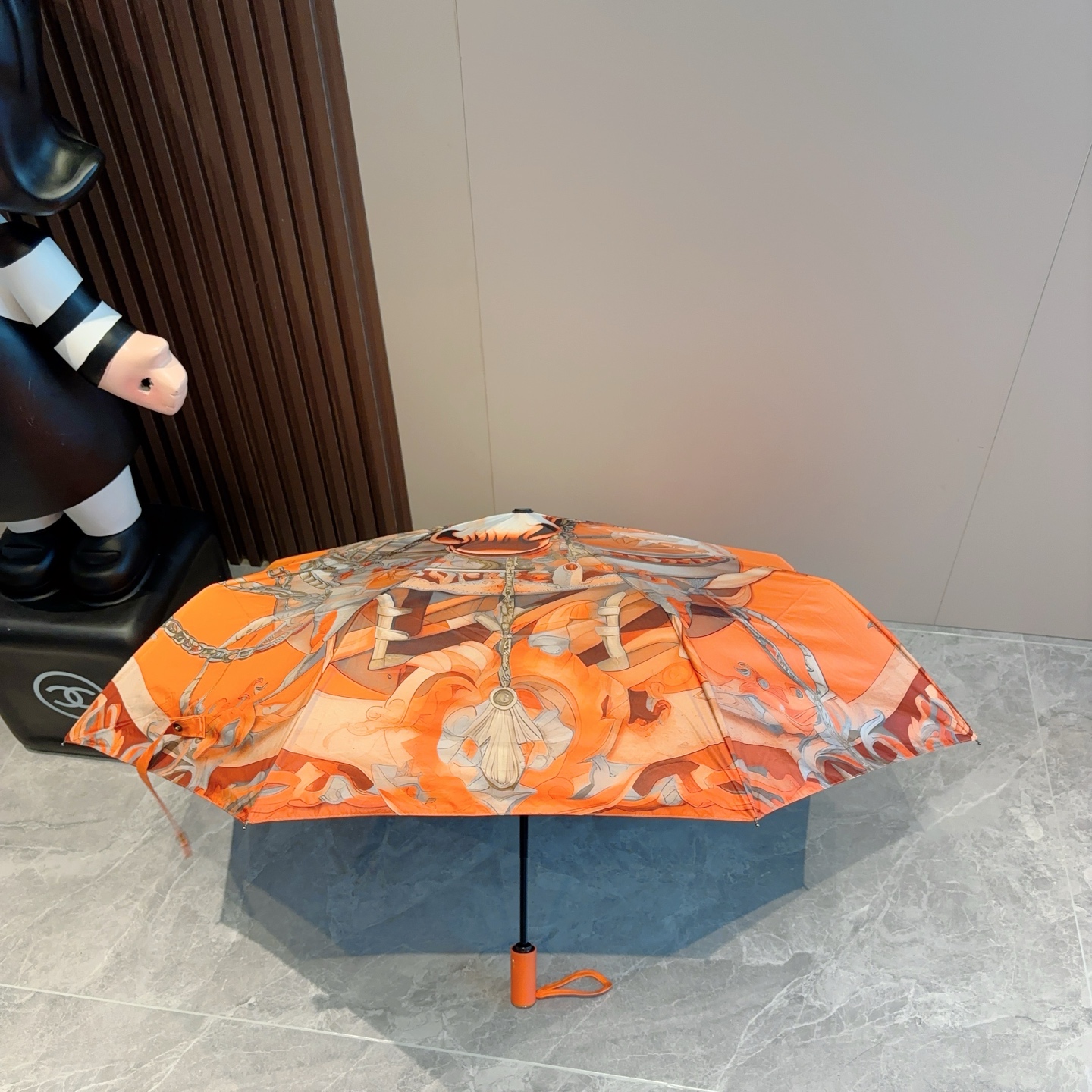 爱马仕（Hermès）   新款 极品H家三折自动伞重磅呈现 以其精湛的工艺技术和源源不断的想像力 新涂