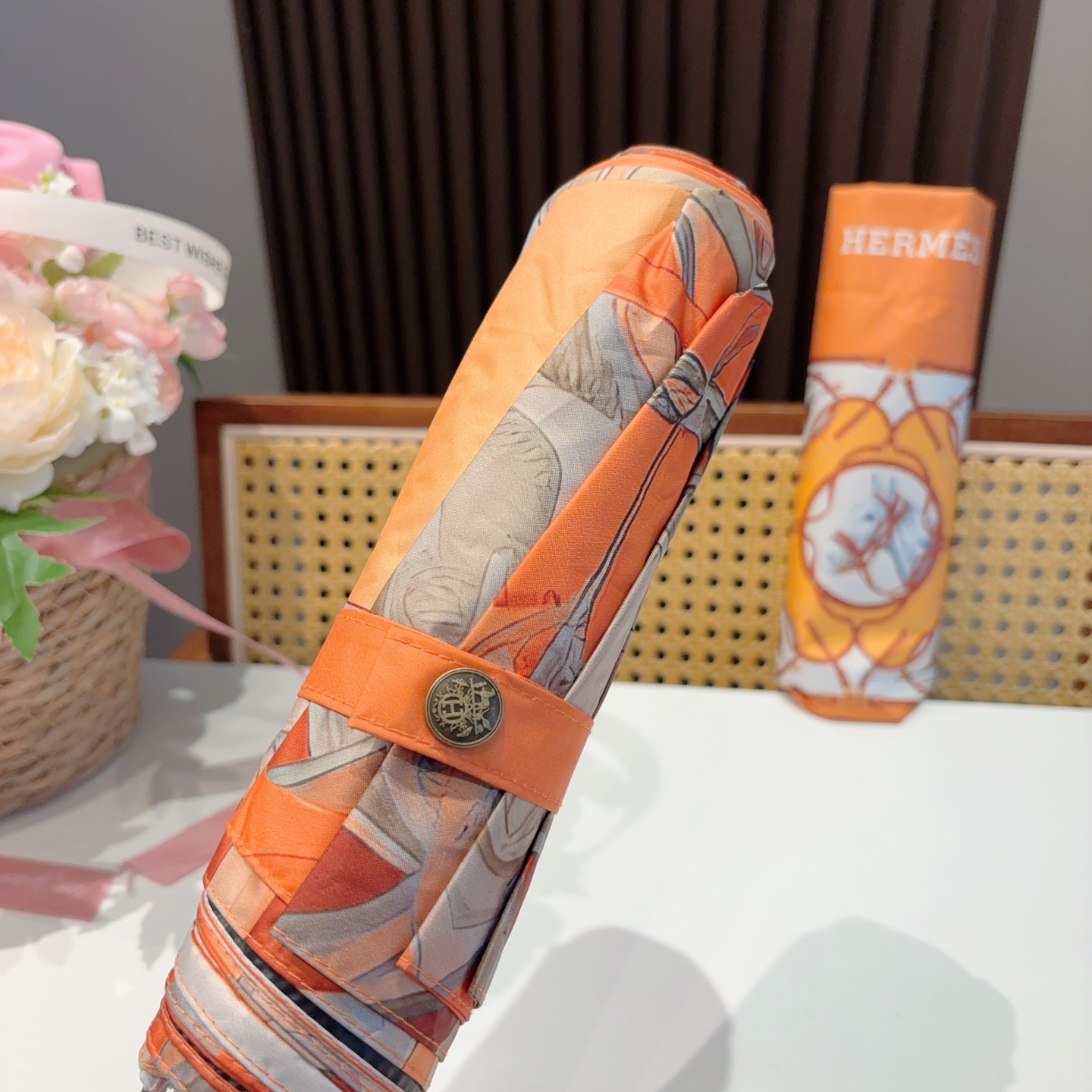 爱马仕（Hermès）   新款 极品H家三折自动伞重磅呈现 以其精湛的工艺技术和源源不断的想像力 新涂