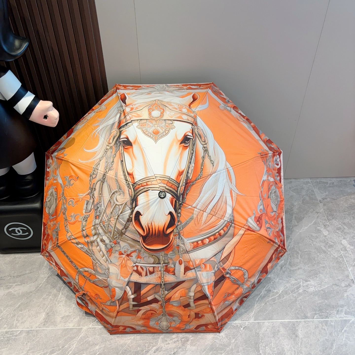 爱马仕（Hermès）   新款 极品H家三折自动伞重磅呈现 以其精湛的工艺技术和源源不断的想像力 新涂