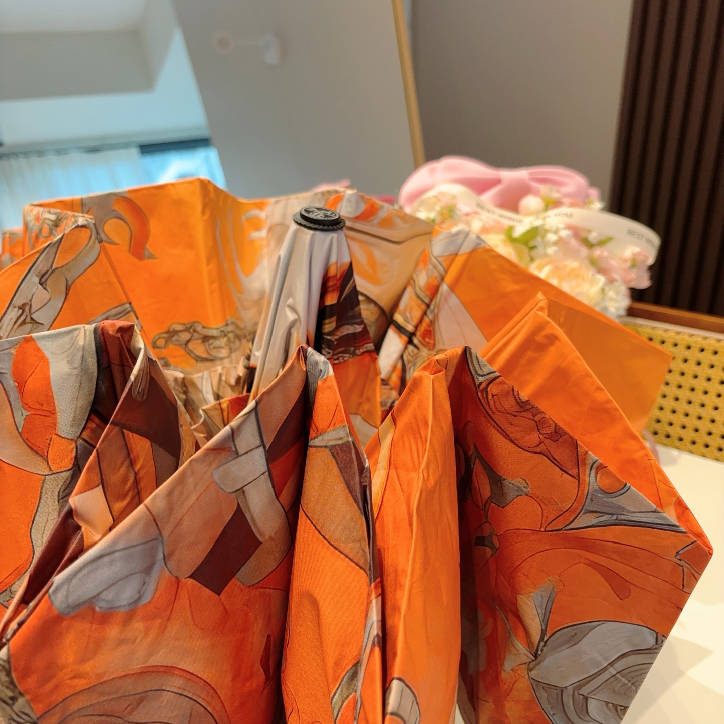 爱马仕（Hermès）   新款 极品H家三折自动伞重磅呈现 以其精湛的工艺技术和源源不断的想像力 新涂