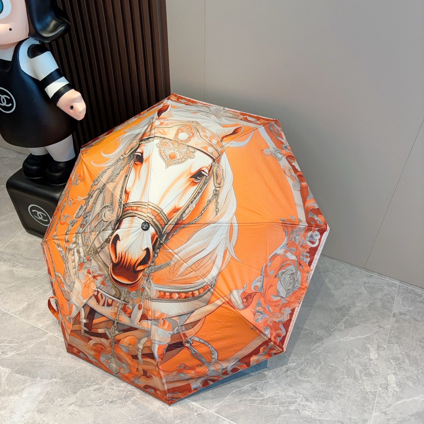 爱马仕（Hermès）   新款 极品H家三折自动伞重磅呈现 以其精湛的工艺技术和源源不断的想像力 新涂