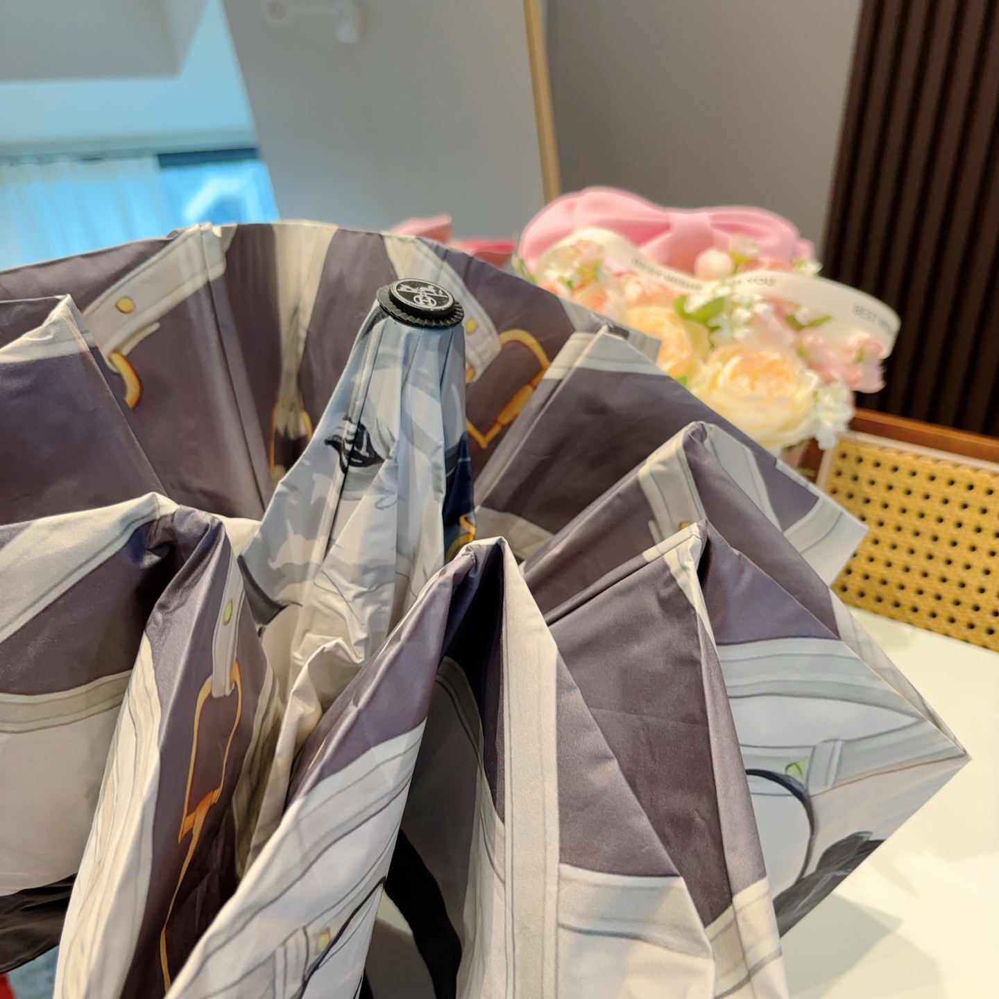 爱马仕（Hermès）   新款 极品H家三折自动伞重磅呈现 以其精湛的工艺技术和源源不断的想像力 新涂