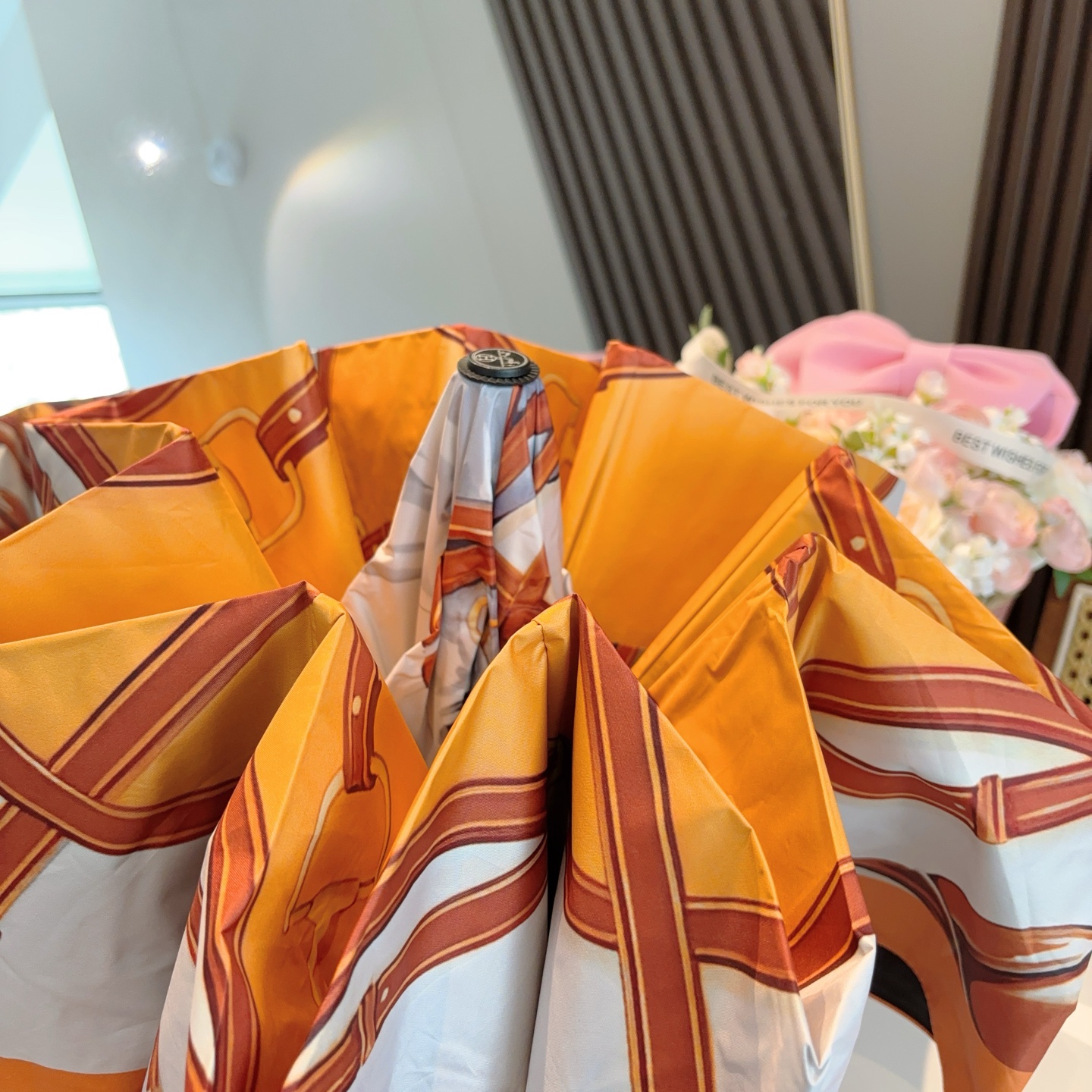 爱马仕（Hermès）   新款 极品H家三折自动伞重磅呈现 以其精湛的工艺技术和源源不断的想像力 新涂