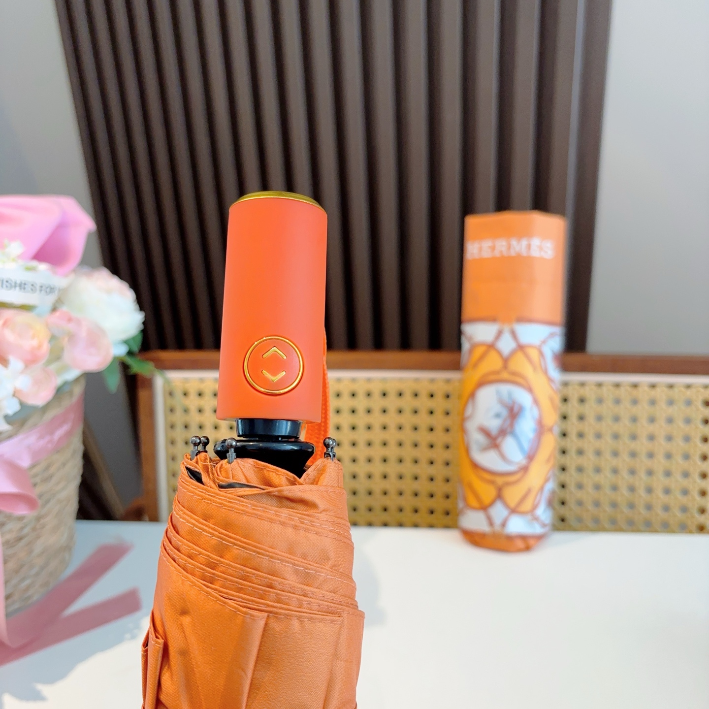 爱马仕（Hermès）   新款 极品H家三折自动伞重磅呈现 以其精湛的工艺技术和源源不断的想像力 新涂