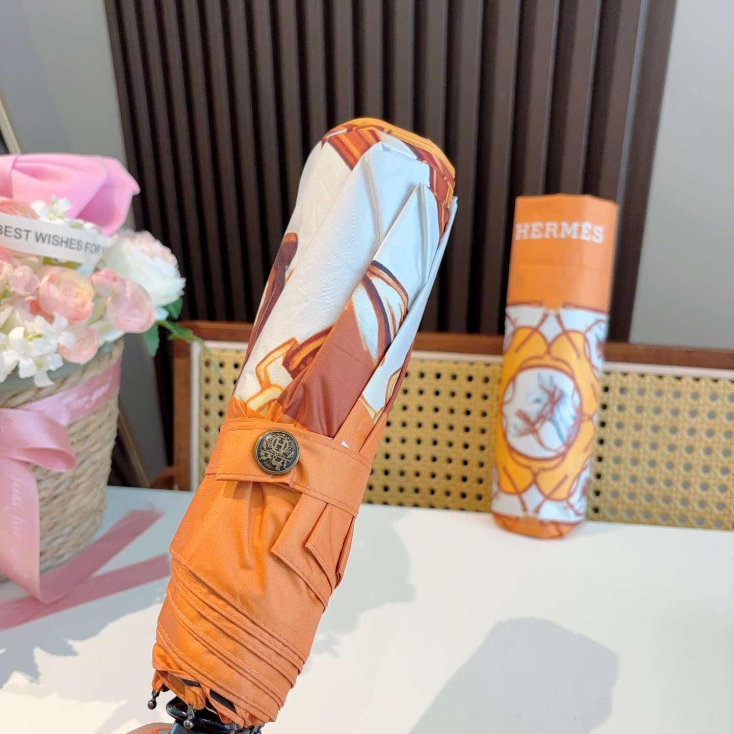 爱马仕（Hermès）   新款 极品H家三折自动伞重磅呈现 以其精湛的工艺技术和源源不断的想像力 新涂