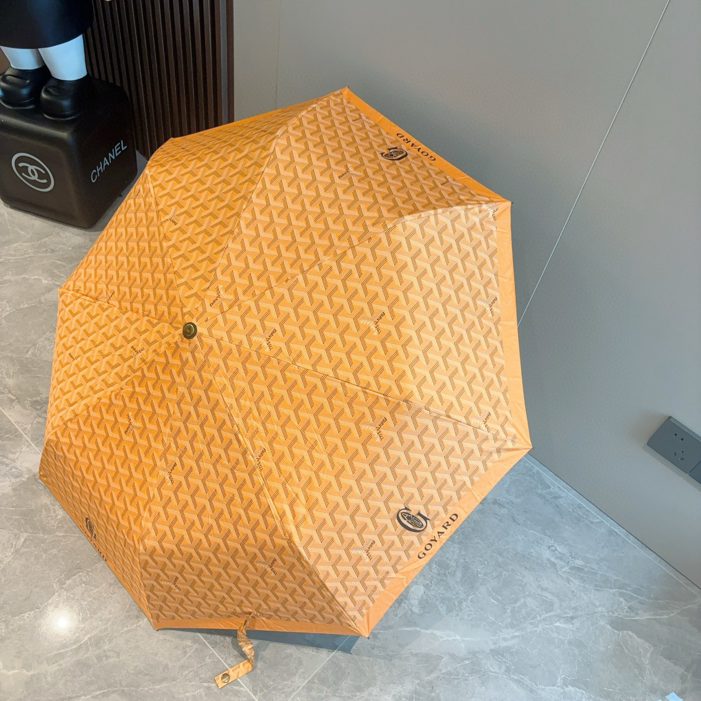  Goyard戈雅  三折自动折叠伞 热卖款 时尚指数爆表 不论晴天雨天使用都相得益彰 拥有它感受风从身