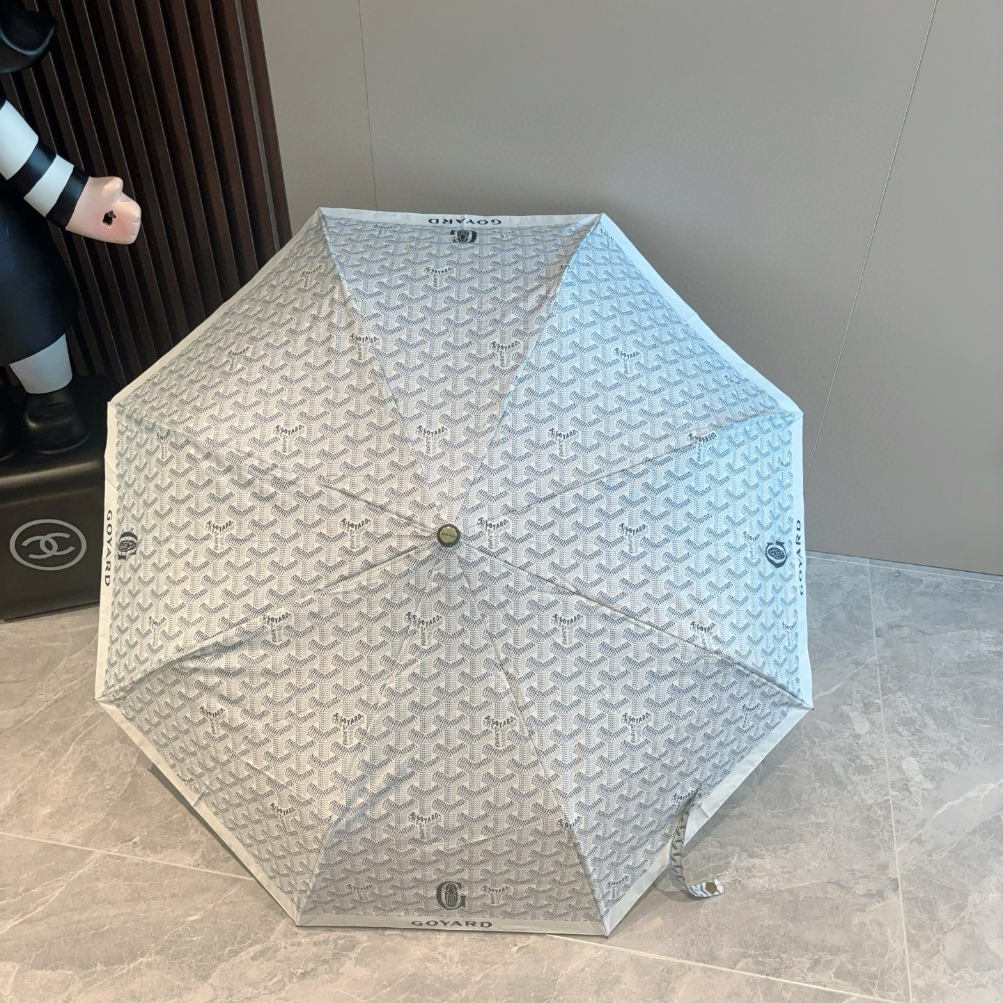  Goyard戈雅  三折自动折叠伞 热卖款 时尚指数爆表 不论晴天雨天使用都相得益彰 拥有它感受风从身