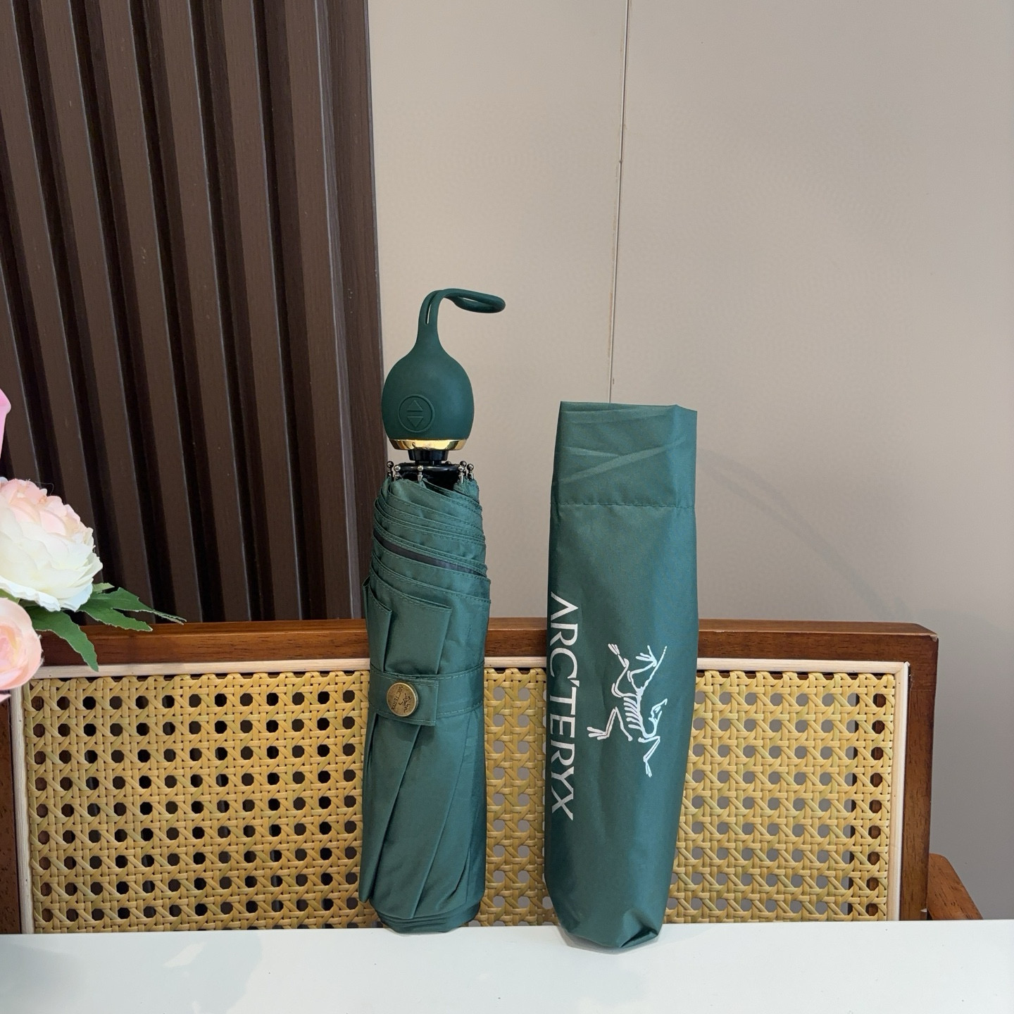  ARCTERYX（始祖鸟  ）三折自动折叠晴雨伞 新涂层技术深色伞面 拥有令人惊喜的遮光效果！3色