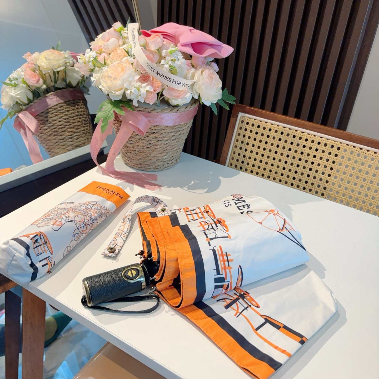 爱马仕（Hermès）   新款 极品H家三折自动伞重磅呈现 以其精湛的工艺技术和源源不断的想像力 新涂