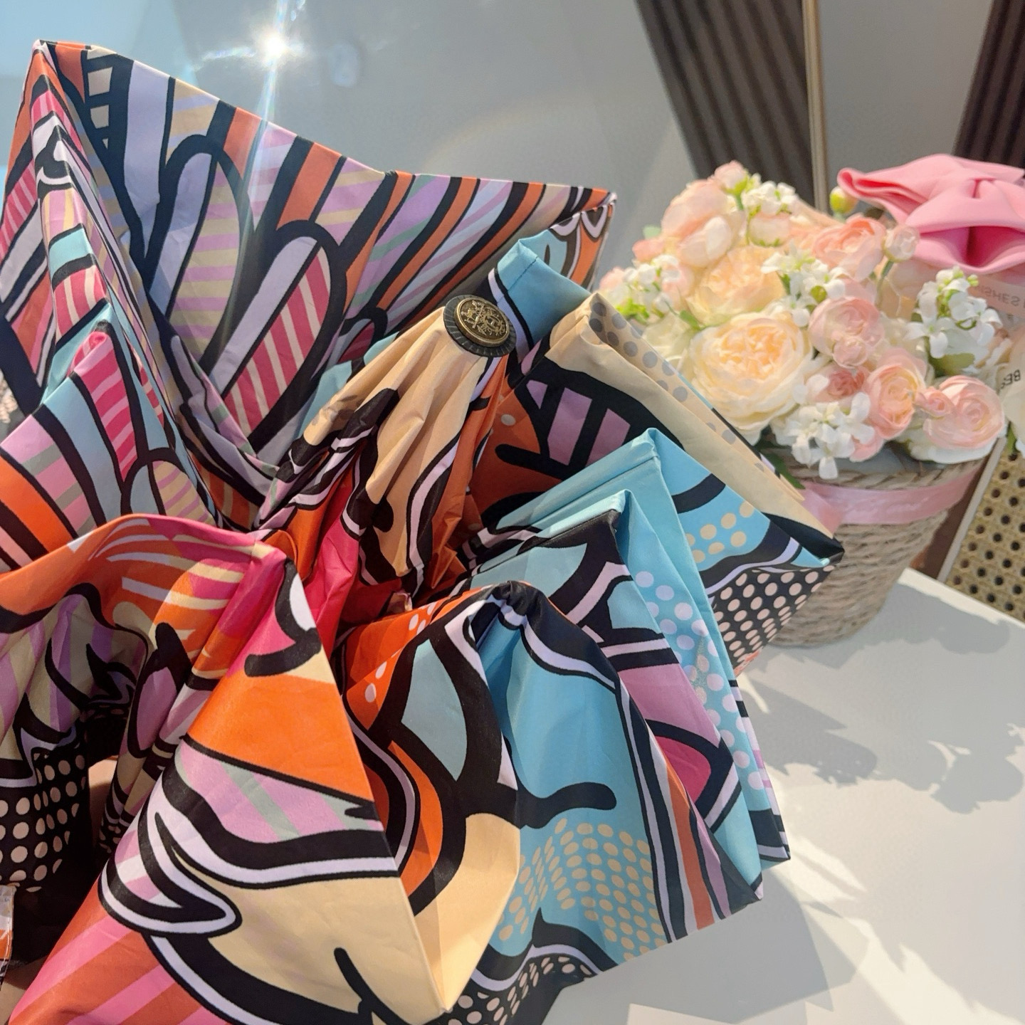 爱马仕（Hermès）   新款 极品H家三折自动伞重磅呈现 以其精湛的工艺技术和源源不断的想像力 新涂
