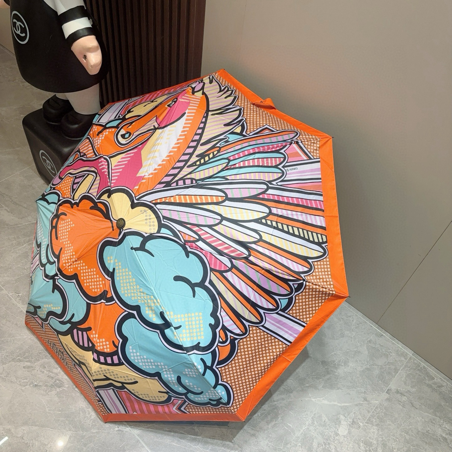 爱马仕（Hermès）   新款 极品H家三折自动伞重磅呈现 以其精湛的工艺技术和源源不断的想像力 新涂