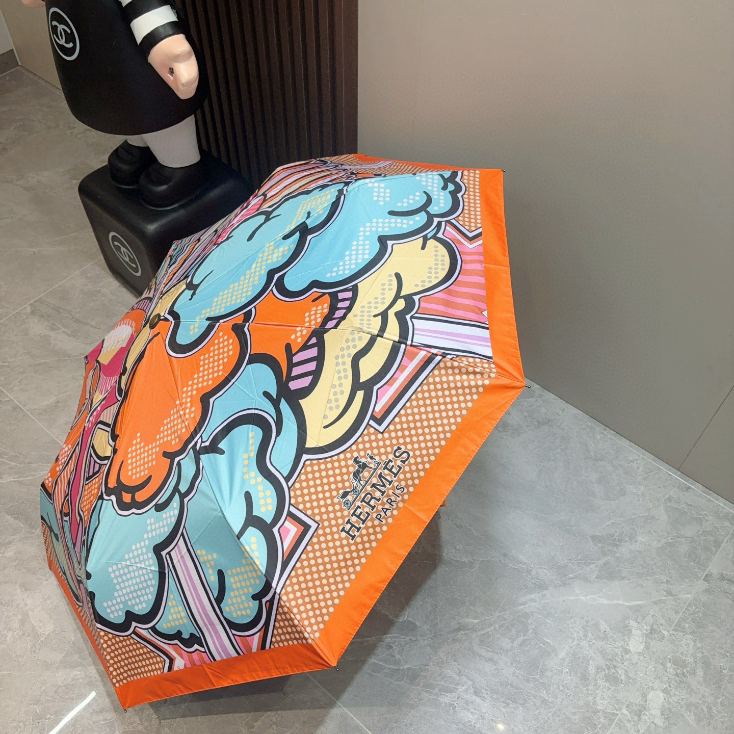 爱马仕（Hermès）   新款 极品H家三折自动伞重磅呈现 以其精湛的工艺技术和源源不断的想像力 新涂