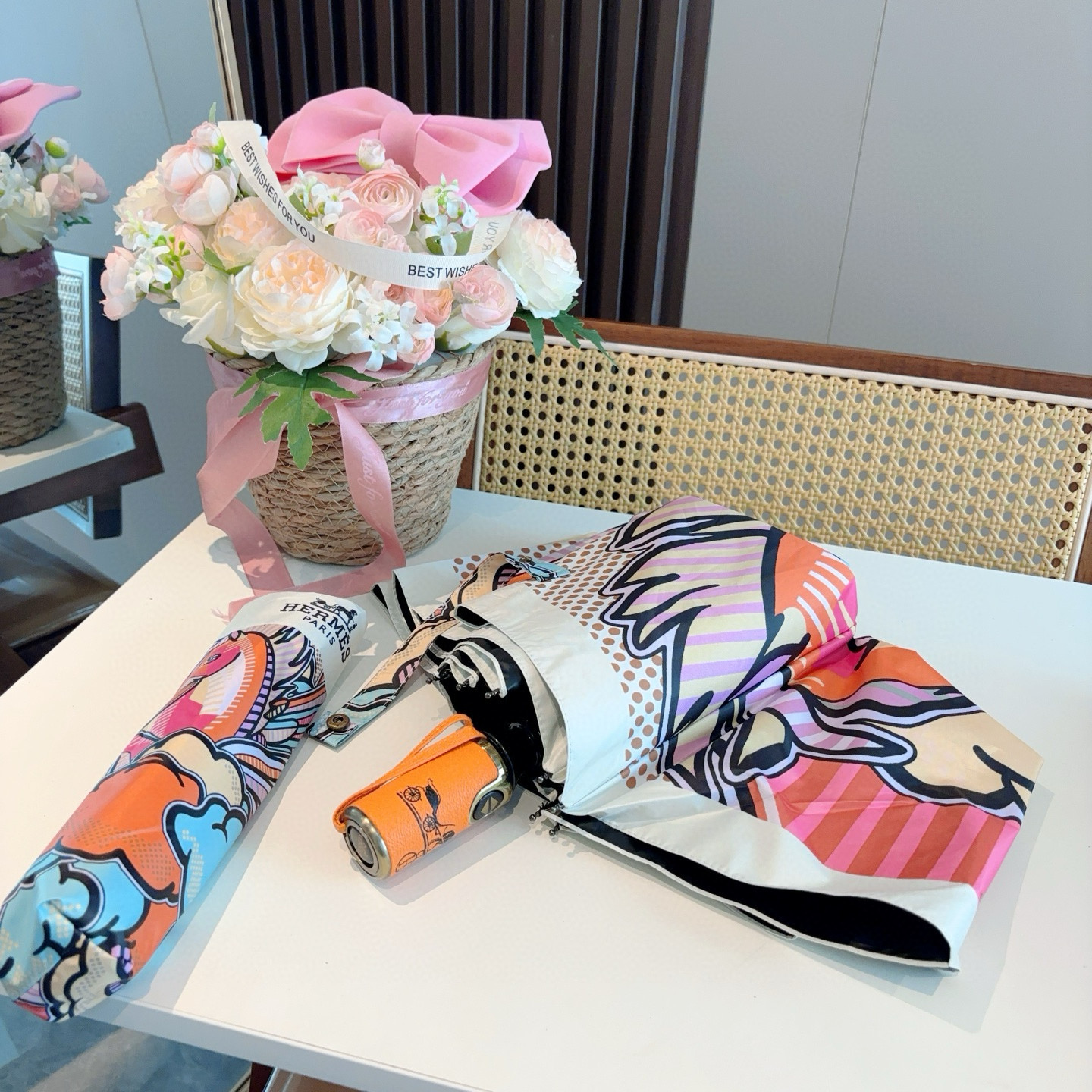 爱马仕（Hermès）   新款 极品H家三折自动伞重磅呈现 以其精湛的工艺技术和源源不断的想像力 新涂