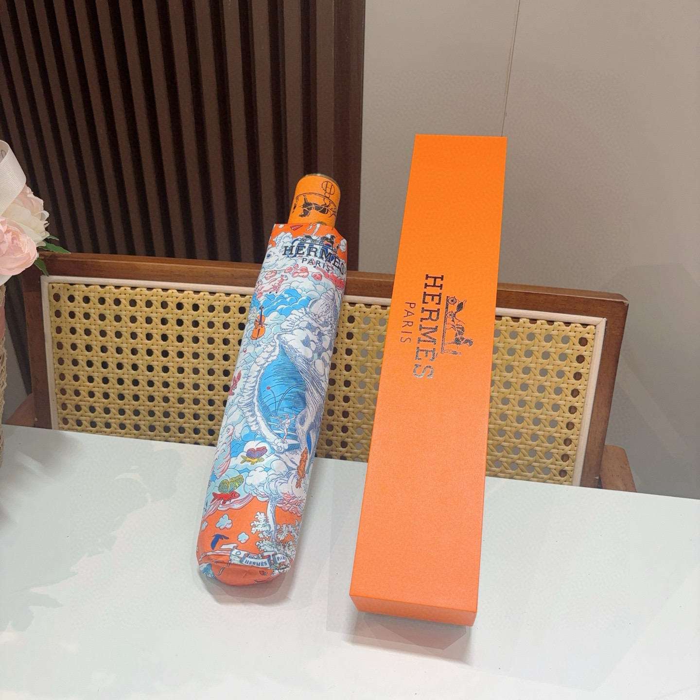 爱马仕（Hermès）   新款 极品H家三折自动伞重磅呈现 以其精湛的工艺技术和源源不断的想像力 新涂