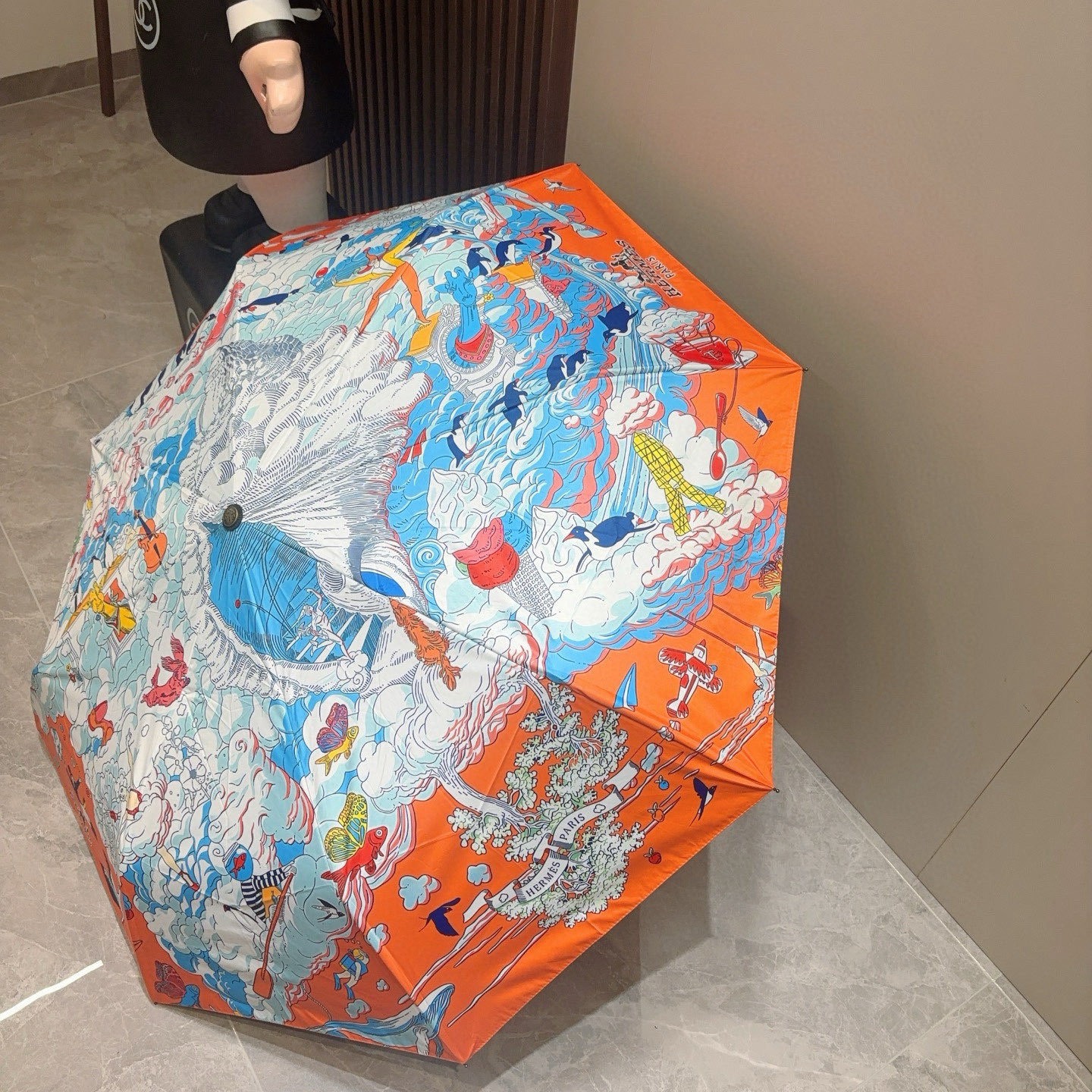 爱马仕（Hermès）   新款 极品H家三折自动伞重磅呈现 以其精湛的工艺技术和源源不断的想像力 新涂