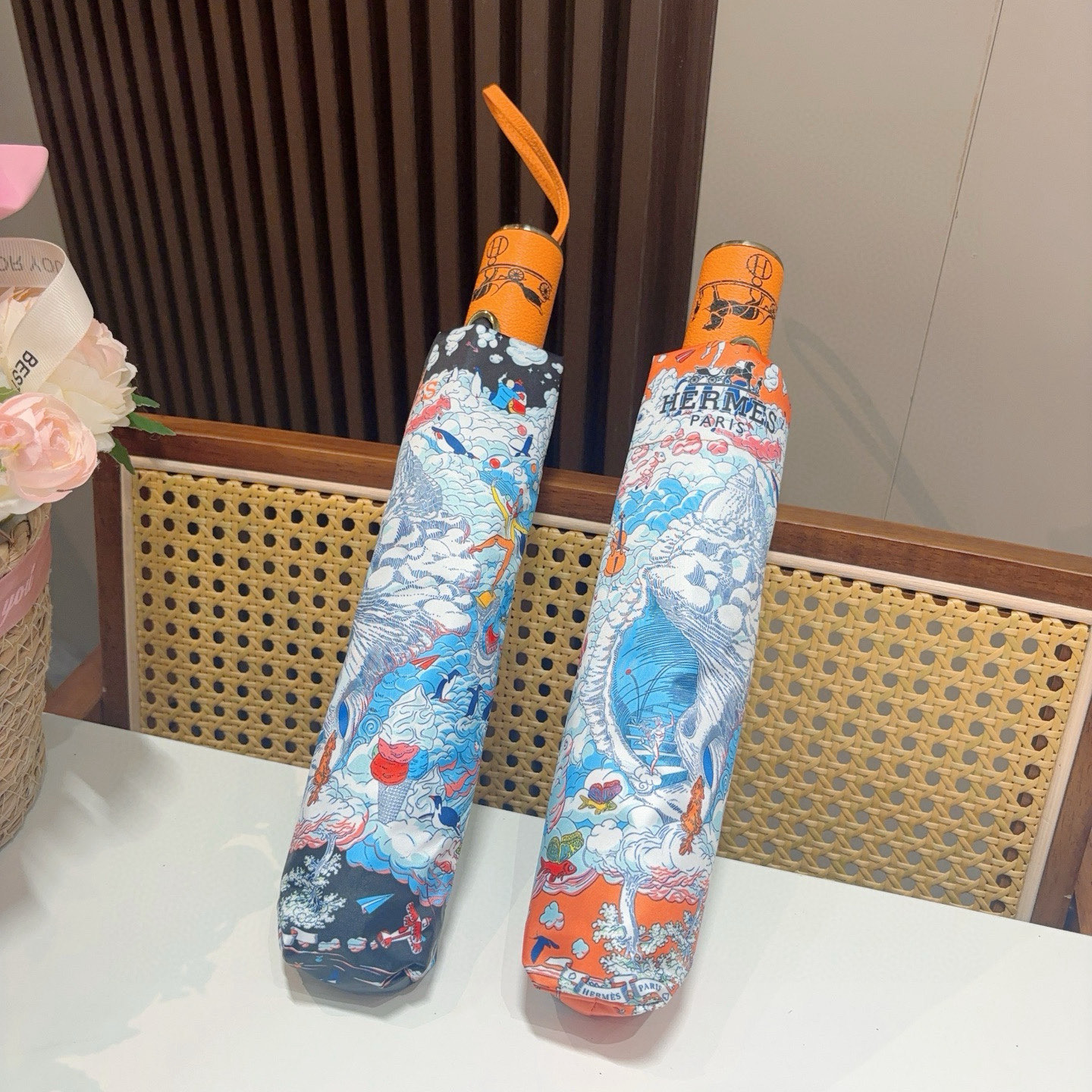 爱马仕（Hermès）   新款 极品H家三折自动伞重磅呈现 以其精湛的工艺技术和源源不断的想像力 新涂