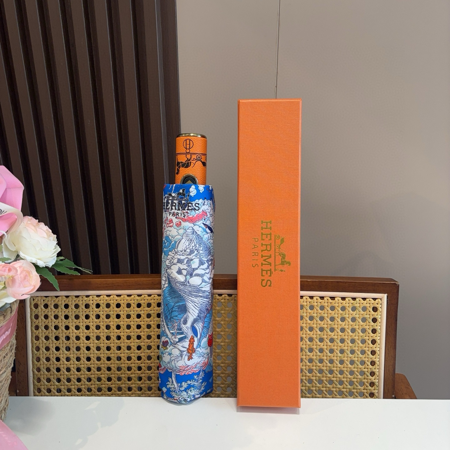 爱马仕（Hermès）   新款 极品H家三折自动伞重磅呈现 以其精湛的工艺技术和源源不断的想像力 新涂