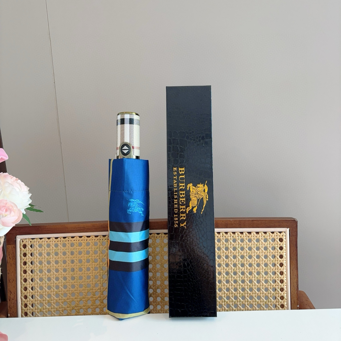  BURBERRY（巴宝莉） 三折自动折叠晴雨伞 年度巅峰之作 经典 高雅 时髦 这就是被称为英国BUR