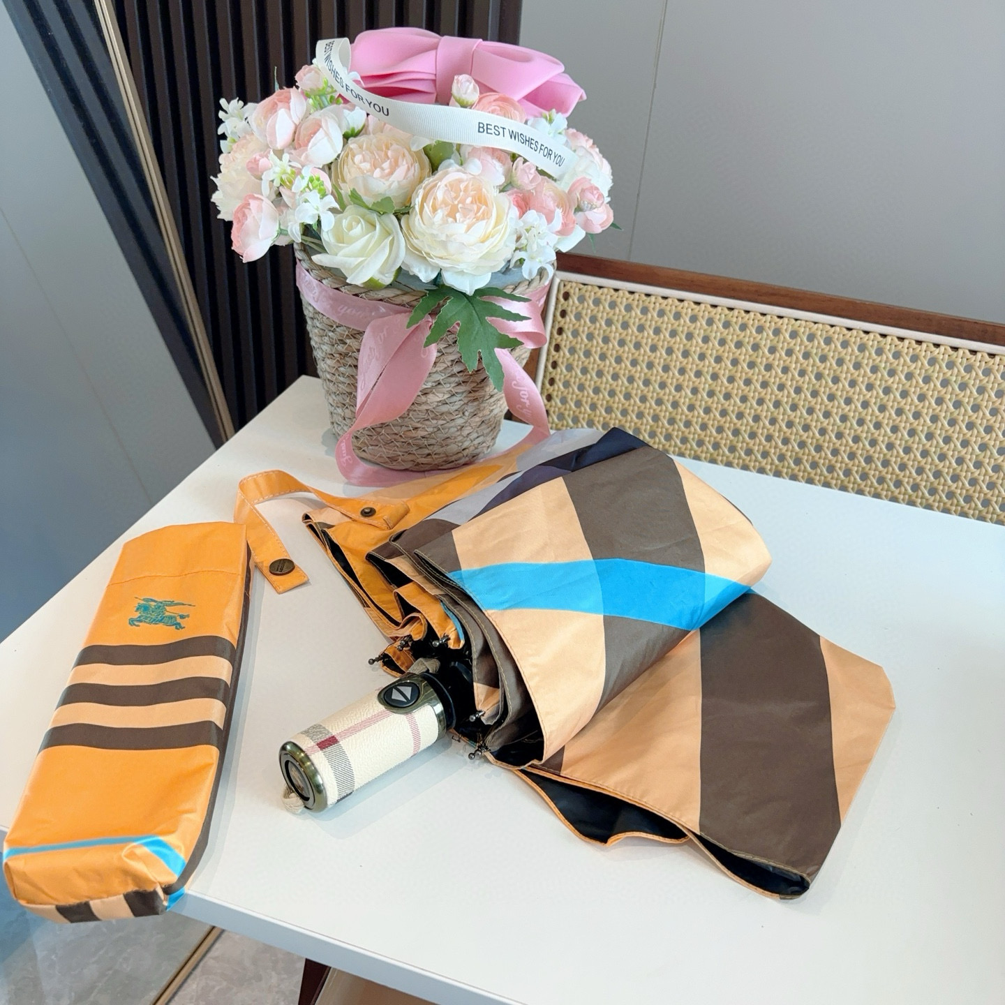  BURBERRY（巴宝莉） 三折自动折叠晴雨伞 年度巅峰之作 经典 高雅 时髦 这就是被称为英国BUR