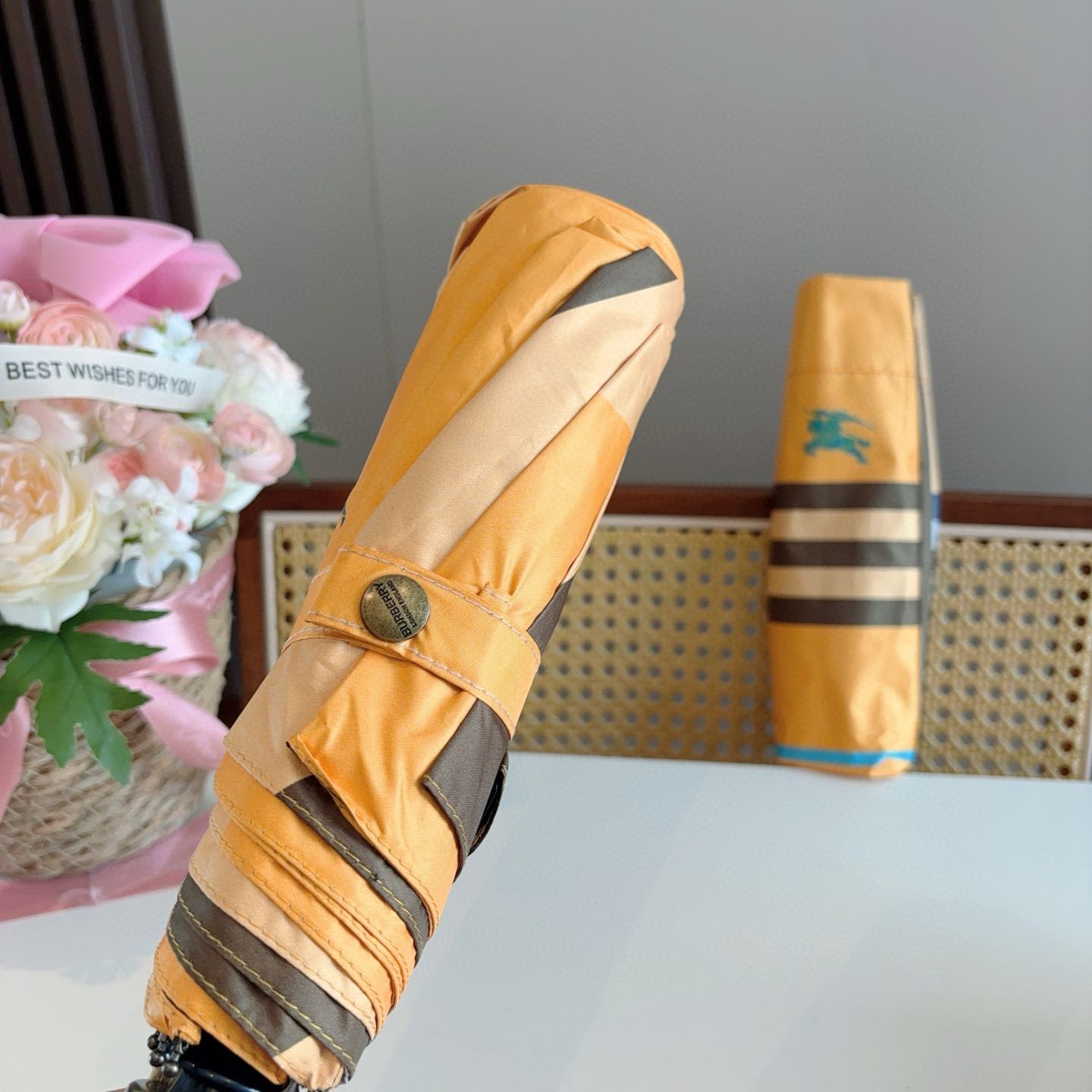  BURBERRY（巴宝莉） 三折自动折叠晴雨伞 年度巅峰之作 经典 高雅 时髦 这就是被称为英国BUR