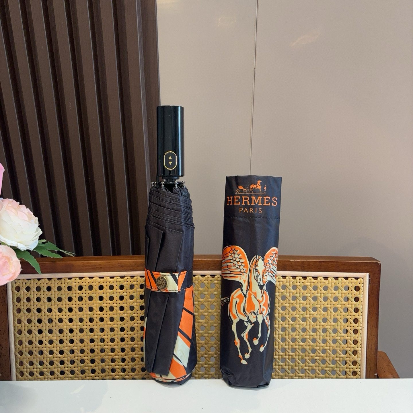 爱马仕（Hermès）新款飞马 极品H家三折自动伞重磅呈现 以其精湛的工艺技术和源源不断的想像力 新涂层